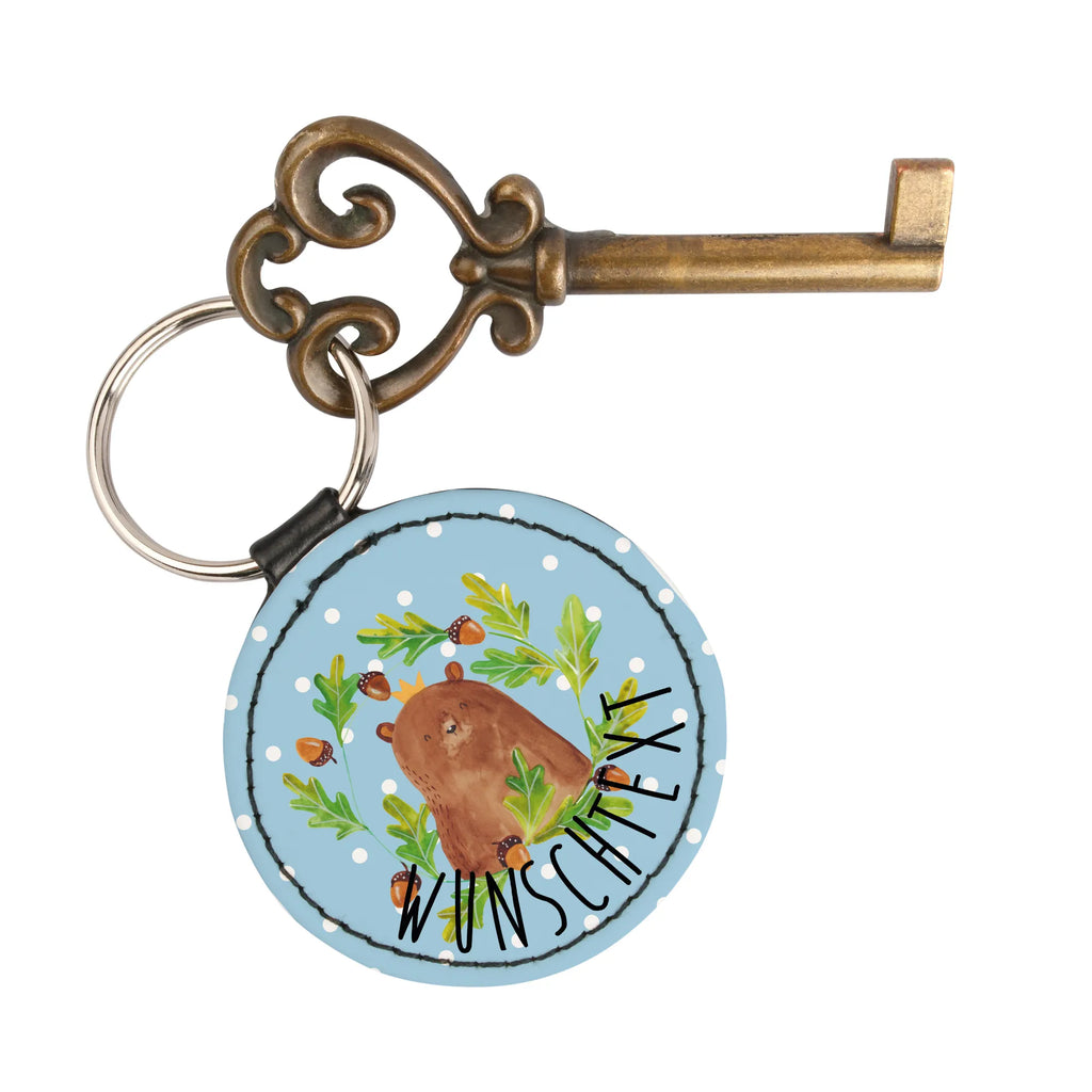 Personalisierter Schlüsselanhänger Bär König Schlüsselanhänger Für Haus Mit Gravur, Schlüsselanhänger Mit Botschaft, Schlüsselanhänger Mit Initialen, Partner Schlüsselanhänger Personalisiert, Schlüsselanhänger Mit Spruch, Schlüsselanhänger Geschenk Personalisiert, Schlüsselanhänger Für Kinder Mit Namen, Schlüsselanhänger Mit Wunschtext, Personalisierter Schlüsselanhänger, Schlüsselanhänger Aus Leder Mit Gravur, Schlüsselanhänger Für Paare Mit Wunschtext, Schlüsselanhänger Bedruckt, Schlüsselanhänger Mit Datum, Metall Schlüsselanhänger Mit Namen, Schlüsselanhänger Mit Widmung, Handgemachter Schlüsselanhänger Mit Wunschtext, Freundschafts Schlüsselanhänger Mit Namen, Schlüsselanhänger Für Frauen Mit Wunschtext, Filz Schlüsselanhänger Mit Text, Schlüsselanhänger Mit Text, Schlüsselanhänger Mit Gravur, Schlüsselanhänger Vintage Mit Gravur, Schlüsselanhänger Für Männer Mit Gravur, Schlüsselanhänger Modern Mit Namen, Schlüsselanhänger Aus Holz Mit Wunschtext, Schlüsselanhänger Für Auto Mit Wunschtext, Schlüsselanhänger Individuell, Schlüsselanhänger Liebevoll Gestaltet, Schlüsselanhänger Mit Koordinaten, Schlüsselanhänger Mit Herz Und Gravur, Schlüsselanhänger Selbst Gestalten, Schlüsselanhänger Mit Namen, Bär, Teddy, Teddybär, Papa, Dad, bester Papa, Daddy, Papa Bär, Vatertag, Papi, Vater, bester Vater, weltbester Papa