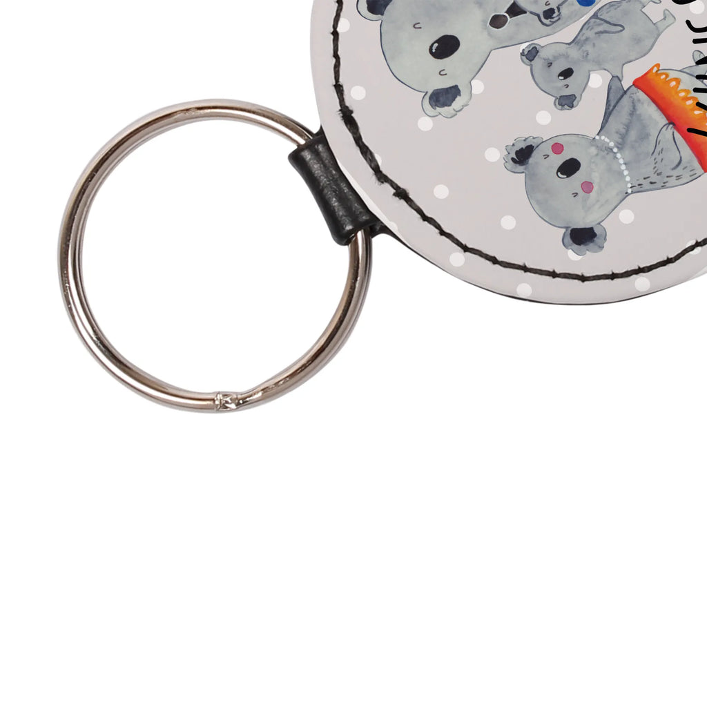 Personalisierter Schlüsselanhänger Koala Familie Partner Schlüsselanhänger Personalisiert, Schlüsselanhänger Für Frauen Mit Wunschtext, Schlüsselanhänger Bedruckt, Schlüsselanhänger Mit Koordinaten, Schlüsselanhänger Für Paare Mit Wunschtext, Schlüsselanhänger Mit Initialen, Schlüsselanhänger Mit Text, Schlüsselanhänger Für Haus Mit Gravur, Filz Schlüsselanhänger Mit Text, Handgemachter Schlüsselanhänger Mit Wunschtext, Schlüsselanhänger Aus Leder Mit Gravur, Schlüsselanhänger Für Männer Mit Gravur, Schlüsselanhänger Selbst Gestalten, Schlüsselanhänger Aus Holz Mit Wunschtext, Schlüsselanhänger Für Auto Mit Wunschtext, Schlüsselanhänger Liebevoll Gestaltet, Schlüsselanhänger Vintage Mit Gravur, Schlüsselanhänger Für Kinder Mit Namen, Freundschafts Schlüsselanhänger Mit Namen, Schlüsselanhänger Mit Datum, Personalisierter Schlüsselanhänger, Schlüsselanhänger Mit Wunschtext, Schlüsselanhänger Mit Herz Und Gravur, Schlüsselanhänger Geschenk Personalisiert, Schlüsselanhänger Mit Widmung, Schlüsselanhänger Mit Botschaft, Metall Schlüsselanhänger Mit Namen, Schlüsselanhänger Modern Mit Namen, Schlüsselanhänger Individuell, Muttertag, Vatertag, Mama, Papa, Oma, Opa, Familie, Schwester, Bruder, Koala, Geschwister, Familienleben, Kinder, Family, Koalas