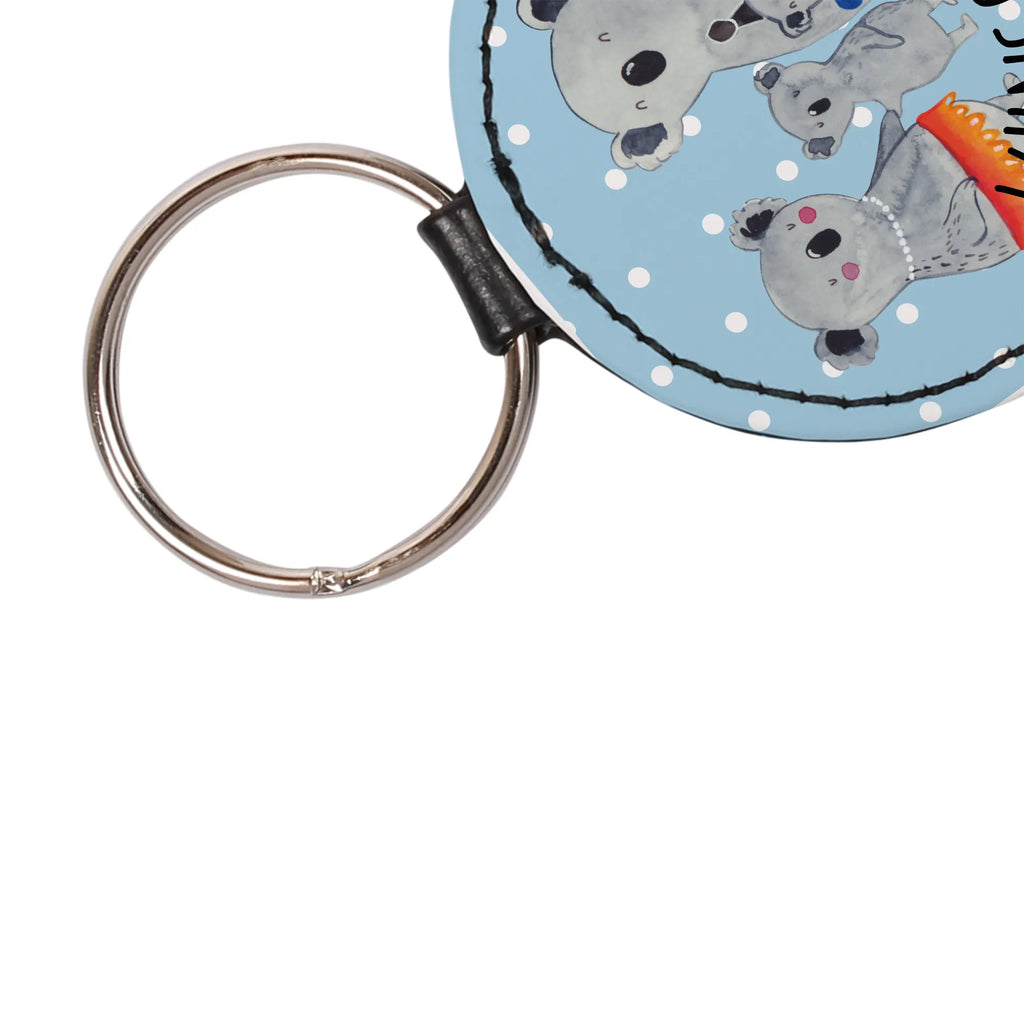 Personalisierter Schlüsselanhänger Koala Familie Partner Schlüsselanhänger Personalisiert, Schlüsselanhänger Für Frauen Mit Wunschtext, Schlüsselanhänger Bedruckt, Schlüsselanhänger Mit Koordinaten, Schlüsselanhänger Für Paare Mit Wunschtext, Schlüsselanhänger Mit Initialen, Schlüsselanhänger Mit Text, Schlüsselanhänger Für Haus Mit Gravur, Filz Schlüsselanhänger Mit Text, Handgemachter Schlüsselanhänger Mit Wunschtext, Schlüsselanhänger Aus Leder Mit Gravur, Schlüsselanhänger Für Männer Mit Gravur, Schlüsselanhänger Selbst Gestalten, Schlüsselanhänger Aus Holz Mit Wunschtext, Schlüsselanhänger Für Auto Mit Wunschtext, Schlüsselanhänger Liebevoll Gestaltet, Schlüsselanhänger Vintage Mit Gravur, Schlüsselanhänger Für Kinder Mit Namen, Freundschafts Schlüsselanhänger Mit Namen, Schlüsselanhänger Mit Datum, Personalisierter Schlüsselanhänger, Schlüsselanhänger Mit Wunschtext, Schlüsselanhänger Mit Herz Und Gravur, Schlüsselanhänger Geschenk Personalisiert, Schlüsselanhänger Mit Widmung, Schlüsselanhänger Mit Botschaft, Metall Schlüsselanhänger Mit Namen, Schlüsselanhänger Modern Mit Namen, Schlüsselanhänger Individuell, Muttertag, Vatertag, Mama, Papa, Oma, Opa, Familie, Schwester, Bruder, Koala, Geschwister, Familienleben, Kinder, Family, Koalas