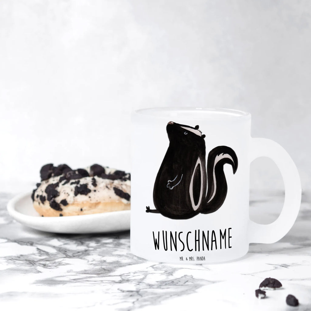 Personalisierte Teetasse Stinktier sitzend Spülmaschinenfeste Teetasse Mit Text, Teetasse Für Männer Mit Namen, Teetasse Mit Wunschtext, Mikrowellengeeignete Teetasse Mit Namen, Werbegeschenk mit Firmennamen, Glas Teetasse Personalisiert, Teetasse Personalisiert, Teetasse Mit Initialen, Teetasse Mit Namen, Design Teetasse Mit Gravur, Tasse Für Tee Mit Wunschtext, Teetasse Mit Gravur, Teetasse Mit Henkel Und Text, Firmengeschenk mit Wunschtext, Teetasse Mit Tiermotiv Und Wunschtext, Teetasse Geschenk Personalisiert, Tasse Für Tee Mit Namen, Teetasse Bedruckt Mit Wunschtext, Personalisierte Teetasse, Teetasse Selbst Gestalten, Lieblings Teetasse Mit Wunschtext, Teetasse Für Kinder Mit Wunschtext, Teetasse Modern Personalisiert, Vintage Teetasse Mit Gravur, Nachhaltige Teetasse Mit Wunschtext, Porzellantasse Mit Gravur, Keramiktasse Mit Namen, Teetasse Mit Liebevollem Text, Kleine Teetasse Mit Wunschtext, Lustige Teetasse Mit Namen, Teetasse Mit Spruch, Teetasse Für Frauen Mit Spruch, Emailletasse Mit Wunschtext, Teetasse Groß Mit Namen, Stinktier, Skunk, Büro, Wildtier, Spruch, Besserwisser, Raubtier, Recht, Stinker, Stinki