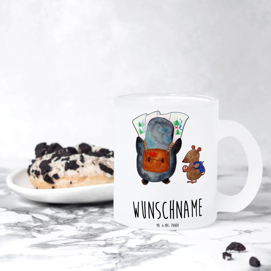 Personalisierte Teetasse Pinguin & Maus Wanderer Teetasse aus Glas, Teetasse Mit Gravur, Teetasse Für Frauen Mit Spruch, Werbegeschenk mit Firmennamen, Teetasse Für Kinder Mit Wunschtext, Glas Teebecher, Kleine Teetasse Mit Wunschtext, Teetasse Mit Initialen, Teetasse Modern Personalisiert, Teetasse Mit Liebevollem Text, Teetasse Für Männer Mit Namen, Vintage Teetasse Mit Gravur, Nachhaltige Teetasse Mit Wunschtext, Personalisierte Teetasse, Lieblings Teetasse Mit Wunschtext, Lustige Teetasse Mit Namen, Teegläser, Teetasse Groß Mit Namen, Mikrowellengeeignete Teetasse Mit Namen, Teetasse Mit Wunschtext, Teetasse Mit Tiermotiv Und Wunschtext, Teetasse Personalisiert, Spülmaschinenfeste Teetasse Mit Text, Porzellantasse Mit Gravur, Teetasse Bedruckt Mit Wunschtext, Emailletasse Mit Wunschtext, Tasse Für Tee Mit Namen, Tasse Für Tee Mit Wunschtext, Firmengeschenk mit Wunschtext, Teetasse Selbst Gestalten, Glas Teetasse Personalisiert, Design Teetasse Mit Gravur, Teetasse Geschenk Personalisiert, Teetasse Mit Henkel Und Text, Teetasse Mit Namen, Keramiktasse Mit Namen, Pinguin, Ausflug, Abenteuer, Abenteurer, Wandern, Wanderlust, Pinguine, Roadtrip
