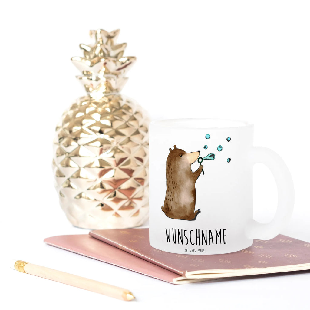 Personalisierte Teetasse Bär Seifenblasen Lustige Teetasse Mit Namen, Emailletasse Mit Wunschtext, Teetasse Für Frauen Mit Spruch, Lieblings Teetasse Mit Wunschtext, Spülmaschinenfeste Teetasse Mit Text, Vintage Teetasse Mit Gravur, Teetasse Mit Gravur, Teetasse Mit Wunschtext, Teetasse Mit Tiermotiv Und Wunschtext, Teetasse Geschenk Personalisiert, Teetasse Groß Mit Namen, Teetasse Modern Personalisiert, Teetasse Personalisiert, Werbegeschenk mit Firmennamen, Teetasse Mit Namen, Personalisierte Teetasse, Glas Teetasse Personalisiert, Tasse Für Tee Mit Namen, Kleine Teetasse Mit Wunschtext, Design Teetasse Mit Gravur, Keramiktasse Mit Namen, Nachhaltige Teetasse Mit Wunschtext, Mikrowellengeeignete Teetasse Mit Namen, Teetasse Mit Initialen, Teetasse Für Männer Mit Namen, Teetasse Mit Liebevollem Text, Firmengeschenk mit Wunschtext, Teetasse Bedruckt Mit Wunschtext, Porzellantasse Mit Gravur, Teetasse Selbst Gestalten, Teetasse Mit Spruch, Teetasse Für Kinder Mit Wunschtext, Tasse Für Tee Mit Wunschtext, Teetasse Mit Henkel Und Text, Bär, Teddy, Teddybär, Seifenblasen Bär Lustig Sein Glücklich Traurig Happy