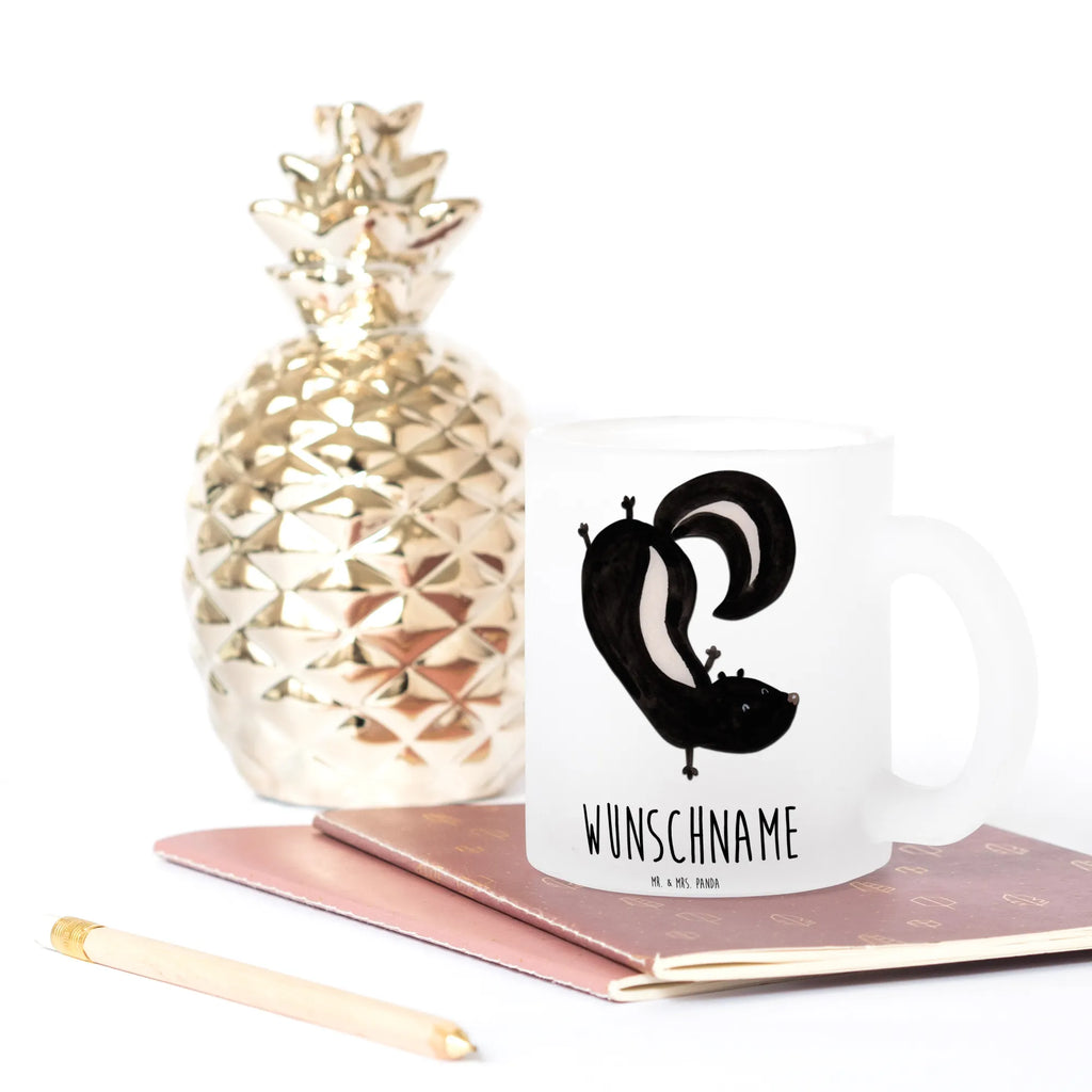 Personalisierte Teetasse Stinktier Handstand Lustige Teetasse Mit Namen, Teetasse Mit Henkel Und Text, Teetasse Personalisiert, Design Teetasse Mit Gravur, Emailletasse Mit Wunschtext, Teetasse Für Frauen Mit Spruch, Teetasse Mit Tiermotiv Und Wunschtext, Tasse Für Tee Mit Wunschtext, Teetasse Mit Liebevollem Text, Teetasse Für Männer Mit Namen, Spülmaschinenfeste Teetasse Mit Text, Teetasse Mit Gravur, Teetasse Mit Spruch, Teetasse Groß Mit Namen, Vintage Teetasse Mit Gravur, Tasse Für Tee Mit Namen, Porzellantasse Mit Gravur, Nachhaltige Teetasse Mit Wunschtext, Lieblings Teetasse Mit Wunschtext, Teetasse Selbst Gestalten, Teetasse Für Kinder Mit Wunschtext, Firmengeschenk mit Wunschtext, Teetasse Mit Wunschtext, Mikrowellengeeignete Teetasse Mit Namen, Kleine Teetasse Mit Wunschtext, Teetasse Mit Initialen, Teetasse Geschenk Personalisiert, Teetasse Modern Personalisiert, Werbegeschenk mit Firmennamen, Personalisierte Teetasse, Teetasse Bedruckt Mit Wunschtext, Glas Teetasse Personalisiert, Keramiktasse Mit Namen, Teetasse Mit Namen, Stinktier, Skunk, Spielplatz, verpielt, Stinker, Stinki, Wildtier, Kind, Raubtier