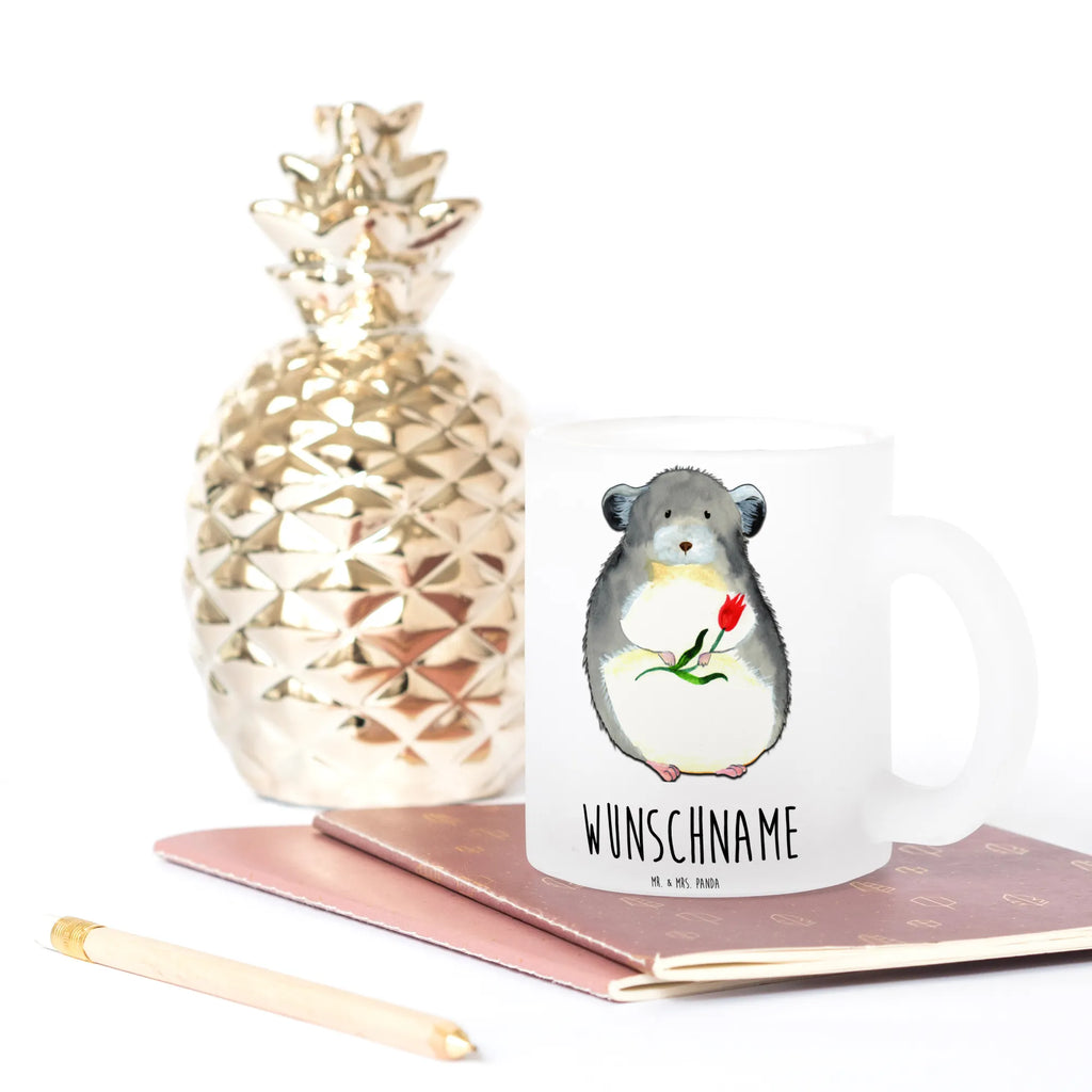 Personalisierte Teetasse Chinchilla mit Blume Teetasse Groß Mit Namen, Nachhaltige Teetasse Mit Wunschtext, Teetasse Bedruckt Mit Wunschtext, Werbegeschenk mit Firmennamen, Teetasse aus Glas, Kleine Teetasse Mit Wunschtext, Glas Teebecher, Keramiktasse Mit Namen, Teetasse Mit Gravur, Design Teetasse Mit Gravur, Teetasse Selbst Gestalten, Tasse Für Tee Mit Wunschtext, Vintage Teetasse Mit Gravur, Teetasse Mit Henkel Und Text, Lustige Teetasse Mit Namen, Teetasse Mit Wunschtext, Teetasse Für Kinder Mit Wunschtext, Teetasse Mit Tiermotiv Und Wunschtext, Teetasse Für Männer Mit Namen, Teetasse Modern Personalisiert, Personalisierte Teetasse, Teetasse Für Frauen Mit Spruch, Teetasse Personalisiert, Teegläser, Spülmaschinenfeste Teetasse Mit Text, Lieblings Teetasse Mit Wunschtext, Teetasse Mit Initialen, Mikrowellengeeignete Teetasse Mit Namen, Teetasse Geschenk Personalisiert, Porzellantasse Mit Gravur, Teetasse Mit Namen, Glas Teetasse Personalisiert, Tasse Für Tee Mit Namen, Emailletasse Mit Wunschtext, Firmengeschenk mit Wunschtext, Teetasse Mit Liebevollem Text, Lustige Sprüche, Tiere, Tiermotive, Gute Laune, Liebeskummer, Chaos, Glücklichsein, traurig sein, Depressionen, Büro, Chinchilla, Kummer, Büroalltag, Chinchillas
