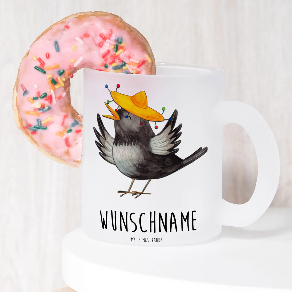 Personalisierte Teetasse Rabe mit Sombrero Emailletasse Mit Wunschtext, Kleine Teetasse Mit Wunschtext, Teetasse Für Männer Mit Namen, Teetasse Mit Gravur, Design Teetasse Mit Gravur, Tasse Für Tee Mit Namen, Lustige Teetasse Mit Namen, Porzellantasse Mit Gravur, Personalisierte Teetasse, Keramiktasse Mit Namen, Teetasse Personalisiert, Tasse Für Tee Mit Wunschtext, Teetasse Mit Namen, Werbegeschenk mit Firmennamen, Teetasse Für Kinder Mit Wunschtext, Vintage Teetasse Mit Gravur, Teetasse Mit Spruch, Lieblings Teetasse Mit Wunschtext, Teetasse Bedruckt Mit Wunschtext, Teetasse Selbst Gestalten, Teetasse Mit Liebevollem Text, Teetasse Geschenk Personalisiert, Teetasse Mit Tiermotiv Und Wunschtext, Firmengeschenk mit Wunschtext, Teetasse Modern Personalisiert, Nachhaltige Teetasse Mit Wunschtext, Teetasse Für Frauen Mit Spruch, Mikrowellengeeignete Teetasse Mit Namen, Spülmaschinenfeste Teetasse Mit Text, Teetasse Mit Wunschtext, Teetasse Groß Mit Namen, Glas Teetasse Personalisiert, Teetasse Mit Initialen, Teetasse Mit Henkel Und Text, Tiermotive, Gute Laune, lustige Sprüche, Tiere, Motivation, Vogel, Elster, Glück Spruch, fröhlich sein, Rabe, froh, Spruch positiv, Vögel, glücklich sein