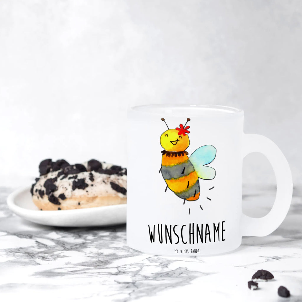 Personalisierte Teetasse Biene Blume Teetasse Für Frauen Mit Spruch, Design Teetasse Mit Gravur, Teetasse Geschenk Personalisiert, Teetasse Mit Wunschtext, Lieblings Teetasse Mit Wunschtext, Teetasse Mit Namen, Glas Teetasse Personalisiert, Teetasse Selbst Gestalten, Teetasse Mit Henkel Und Text, Teetasse Mit Tiermotiv Und Wunschtext, Porzellantasse Mit Gravur, Teetasse Mit Liebevollem Text, Kleine Teetasse Mit Wunschtext, Firmengeschenk mit Wunschtext, Mikrowellengeeignete Teetasse Mit Namen, Tasse Für Tee Mit Namen, Nachhaltige Teetasse Mit Wunschtext, Vintage Teetasse Mit Gravur, Personalisierte Teetasse, Teetasse Mit Spruch, Teetasse Mit Gravur, Keramiktasse Mit Namen, Teetasse Für Männer Mit Namen, Spülmaschinenfeste Teetasse Mit Text, Teetasse Mit Initialen, Lustige Teetasse Mit Namen, Werbegeschenk mit Firmennamen, Teetasse Groß Mit Namen, Teetasse Modern Personalisiert, Teetasse Für Kinder Mit Wunschtext, Teetasse Personalisiert, Tasse Für Tee Mit Wunschtext, Teetasse Bedruckt Mit Wunschtext, Emailletasse Mit Wunschtext, Biene, Wespe, Hummel