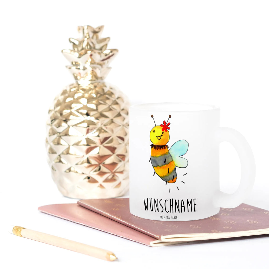 Personalisierte Teetasse Biene Blume Teetasse Für Frauen Mit Spruch, Design Teetasse Mit Gravur, Teetasse Geschenk Personalisiert, Teetasse Mit Wunschtext, Lieblings Teetasse Mit Wunschtext, Teetasse Mit Namen, Glas Teetasse Personalisiert, Teetasse Selbst Gestalten, Teetasse Mit Henkel Und Text, Teetasse Mit Tiermotiv Und Wunschtext, Porzellantasse Mit Gravur, Teetasse Mit Liebevollem Text, Kleine Teetasse Mit Wunschtext, Firmengeschenk mit Wunschtext, Mikrowellengeeignete Teetasse Mit Namen, Tasse Für Tee Mit Namen, Nachhaltige Teetasse Mit Wunschtext, Vintage Teetasse Mit Gravur, Personalisierte Teetasse, Teetasse Mit Spruch, Teetasse Mit Gravur, Keramiktasse Mit Namen, Teetasse Für Männer Mit Namen, Spülmaschinenfeste Teetasse Mit Text, Teetasse Mit Initialen, Lustige Teetasse Mit Namen, Werbegeschenk mit Firmennamen, Teetasse Groß Mit Namen, Teetasse Modern Personalisiert, Teetasse Für Kinder Mit Wunschtext, Teetasse Personalisiert, Tasse Für Tee Mit Wunschtext, Teetasse Bedruckt Mit Wunschtext, Emailletasse Mit Wunschtext, Biene, Wespe, Hummel