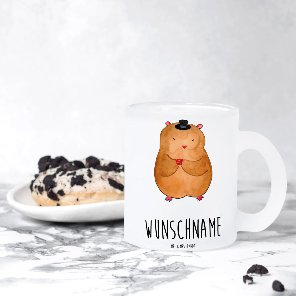 Personalisierte Teetasse Hamster mit Hut Personalisierte Teetasse, Glas Teetasse Personalisiert, Teetasse Für Frauen Mit Spruch, Tasse Für Tee Mit Namen, Teetasse Modern Personalisiert, Design Teetasse Mit Gravur, Keramiktasse Mit Namen, Emailletasse Mit Wunschtext, Teetasse Mit Tiermotiv Und Wunschtext, Teetasse Mit Henkel Und Text, Teetasse Selbst Gestalten, Nachhaltige Teetasse Mit Wunschtext, Teetasse Geschenk Personalisiert, Lustige Teetasse Mit Namen, Vintage Teetasse Mit Gravur, Teetasse Mit Namen, Porzellantasse Mit Gravur, Firmengeschenk mit Wunschtext, Teetasse Mit Liebevollem Text, Spülmaschinenfeste Teetasse Mit Text, Teetasse Mit Spruch, Mikrowellengeeignete Teetasse Mit Namen, Kleine Teetasse Mit Wunschtext, Teetasse Mit Wunschtext, Teetasse Mit Gravur, Werbegeschenk mit Firmennamen, Tasse Für Tee Mit Wunschtext, Teetasse Für Kinder Mit Wunschtext, Teetasse Personalisiert, Teetasse Mit Initialen, Lieblings Teetasse Mit Wunschtext, Teetasse Für Männer Mit Namen, Teetasse Bedruckt Mit Wunschtext, Teetasse Groß Mit Namen, Tiermotive, Gute Laune, lustige Sprüche, Tiere, Zwerghamster, Hamster, Zylinder, Zauberer, Hut, Magier