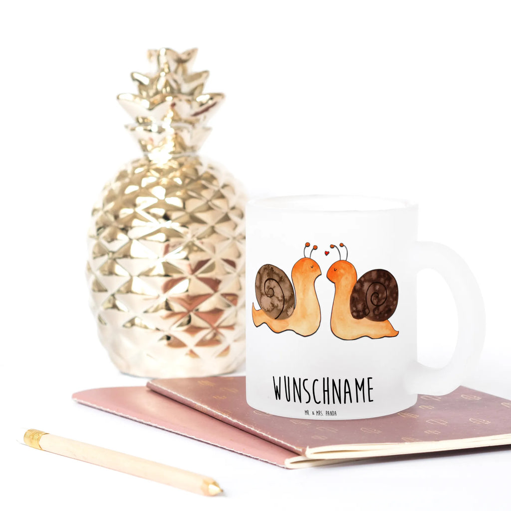 Personalisierte Teetasse Schnecken Liebe Teetasse Modern Personalisiert, Tasse Für Tee Mit Wunschtext, Teetasse Mit Initialen, Teetasse Mit Spruch, Lieblings Teetasse Mit Wunschtext, Teetasse Groß Mit Namen, Teetasse Für Männer Mit Namen, Teetasse Mit Gravur, Teetasse Mit Wunschtext, Teetasse Für Frauen Mit Spruch, Teetasse Für Kinder Mit Wunschtext, Teetasse Selbst Gestalten, Teetasse Mit Namen, Teetasse Mit Liebevollem Text, Mikrowellengeeignete Teetasse Mit Namen, Teetasse Personalisiert, Firmengeschenk mit Wunschtext, Tasse Für Tee Mit Namen, Spülmaschinenfeste Teetasse Mit Text, Teetasse Geschenk Personalisiert, Vintage Teetasse Mit Gravur, Glas Teetasse Personalisiert, Nachhaltige Teetasse Mit Wunschtext, Teetasse Mit Tiermotiv Und Wunschtext, Werbegeschenk mit Firmennamen, Keramiktasse Mit Namen, Porzellantasse Mit Gravur, Kleine Teetasse Mit Wunschtext, Design Teetasse Mit Gravur, Teetasse Bedruckt Mit Wunschtext, Lustige Teetasse Mit Namen, Personalisierte Teetasse, Teetasse Mit Henkel Und Text, Emailletasse Mit Wunschtext, Liebe, Partner, Freund, Freundin, Ehemann, Ehefrau, Heiraten, Verlobung, Heiratsantrag, Liebesgeschenk, Jahrestag, Hocheitstag