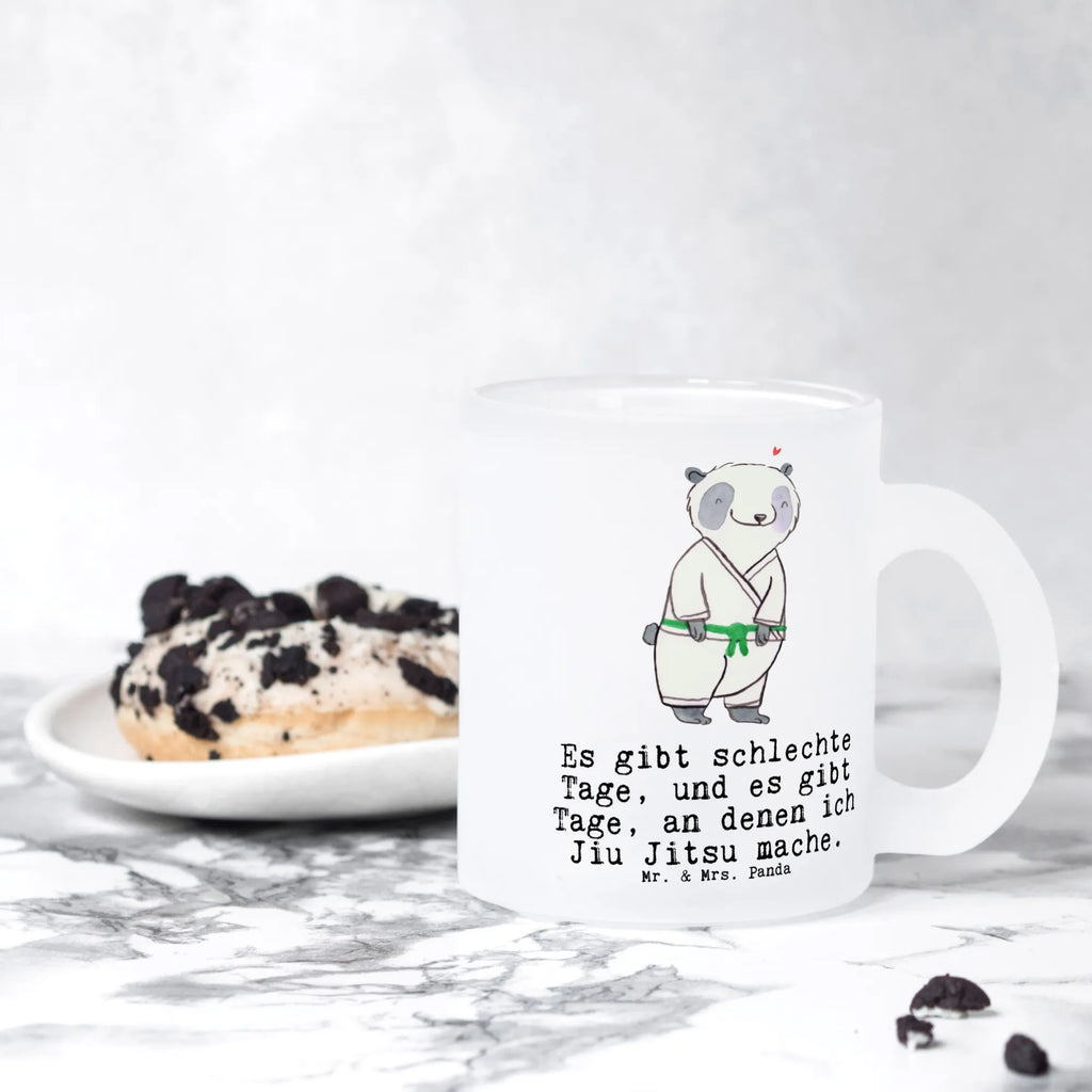 Teetasse Panda Jiu Jitsu Teeglas, Tasse, Glasbecher, Becher, Tee Tasse, getränkeglas, glastasse, Tasse Für Tee, Glas Teebecher, becher glas, becher für tee, tasse glas, Teegläser, Teetasse, Trinkglas, Teetasse aus Glas, Große Teetasse, Teetasse Glas, Geschenk, Schenken, Sport, Sportart, Hobby, Danke, Dankeschön, Auszeichnung, Gewinn, Sportler, Jiu Jitsu, Selbstverteidigung, Japanische Kampfkunst