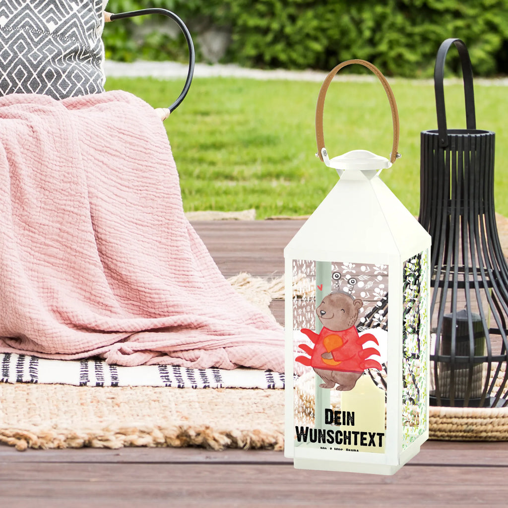 Personalisierte Deko Laterne Krebs Astrologie Rustikale Laterne Mit Namensgravur, Metalllaterne Mit Namen, Laterne Deko Mit Namen, Spiegelglas-Laterne Mit Namensdruck, Motivlaterne Mit Namensgravur, Pastellfarbene Laterne Mit Namensdruck, Landhausstil-Laterne Mit Namen, Romantische Laterne Mit Wunschname, Kleine Laterne Mit Namensdruck, Laternen-Set Personalisiert, Outdoor-Laterne Mit Wunschname, Teelichthalter Laterne Mit Wunschname, Hängelaterne Mit Namensgravur, Lichterkettenlaterne Mit Namen, Beleuchtete Laterne Mit Namen, Holzlaterne Mit Namensdruck, Deko Laterne Mit Namen, Klassische Laterne Mit Namensgravur, LED-Laterne Mit Namensgravur, Minimalistische Laterne Mit Namen, Tischlaterne Mit Wunschname, Gartenlaterne Personalisiert, Vintage-Laterne Personalisiert, Maritim-Laterne Mit Wunschname, Shabby-Chic-Laterne Mit Wunschname, Hängelaterne Deko Mit Namen, Laterne Mit Blumenmotiv Und Wunschname, Terrasse-Laterne Mit Wunschnamen, Laterne Mit Sternenmuster Und Namen, Laterne Mit Griff Und Wunschname, Lichterlaterne Mit Wunschname, Moderne Laterne Mit Namen, Dekolaterne Mit Wunschname, Stellbare Laterne Mit Namen, Orientalische Laterne Mit Namensdruck, Personalisierte Deko Laterne, Wetterfeste Laterne Mit Wunschname, Laternenwindlicht Mit Namen, Windlichtlaterne Mit Namensgravur, Glaslaterne Mit Wunschname, Innenraum-Laterne Mit Namen, XXL-Laterne Mit Wunschname, Skandinavische Laterne Mit Namen, Kerzenlaterne Mit Namensdruck, Weiße Laterne Mit Wunschname, Tierkreiszeichen, Sternzeichen, Horoskop, Astrologie, Aszendent, Geschenk, Geburtstagsgeschenk, Krebs