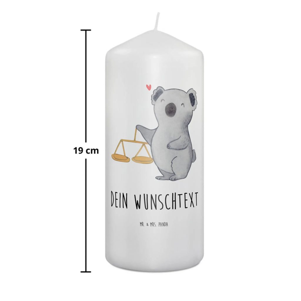 Personalised candle Scale Astrology Kerze Mit Namen, Laternenkerze Mit Namensdruck, Votivkerze Mit Wunschname, Sojawachskerze Mit Namensdruck, Glas-Kerze Mit Wunschname, Trauerkerze Mit Namen, Kerze Für Hochzeit Mit Namensgravur, Schwimmkerze Mit Namen, Gartenkerze Mit Namen, Kommunionkerze Mit Namen, Stumpenkerze Mit Namensgravur, Weihnachtskerze Mit Namensgravur, LED-Kerze Mit Wunschname, Handgemachte Kerze Mit Wunschname, Tafelkerze Mit Wunschname, Grabkerze Mit Namensgravur, Taufekerze Mit Namensgravur, Kerze Mit Prägung Und Wunschname, Andachtskerze Mit Namensgravur, Bio-Kerze Mit Wunschname, Streukerze Mit Namensdruck, Fair-Trade-Kerze Mit Namensgravur, Kerze Mit Spruch Und Namen, Kerze Für Geburtstag Mit Wunschname, Duftkerze Mit Namen, Adventskerze Mit Wunschname, Gastgeschenk Kerze Mit Namen, Stearinkerze Mit Gravur, Bienenwachskerze Mit Wunschname, Metall-Kerze Mit Namensgravur, Outdoor-Kerze Mit Namensgravur, Handgegossene Kerze Mit Namen, Teelicht Mit Namensdruck, Personalisierte Kerze, Kerzen-Set Mit Namensgravur, Tischkerze Mit Namensdruck, Firmungskerze Mit Wunschname, Stabkerze Mit Gravur, Blockkerze Mit Namensdruck, Gedenkkerze Mit Namen, Osterkerze Mit Namen, Holz-Kerze Mit Namen, Sternzeichen, Tierkreiszeichen, Horoskop, Astrologie, Aszendent, Geschenk, Waage, Geburtstagsgeschenk, Geschenk Zum Geburtstag