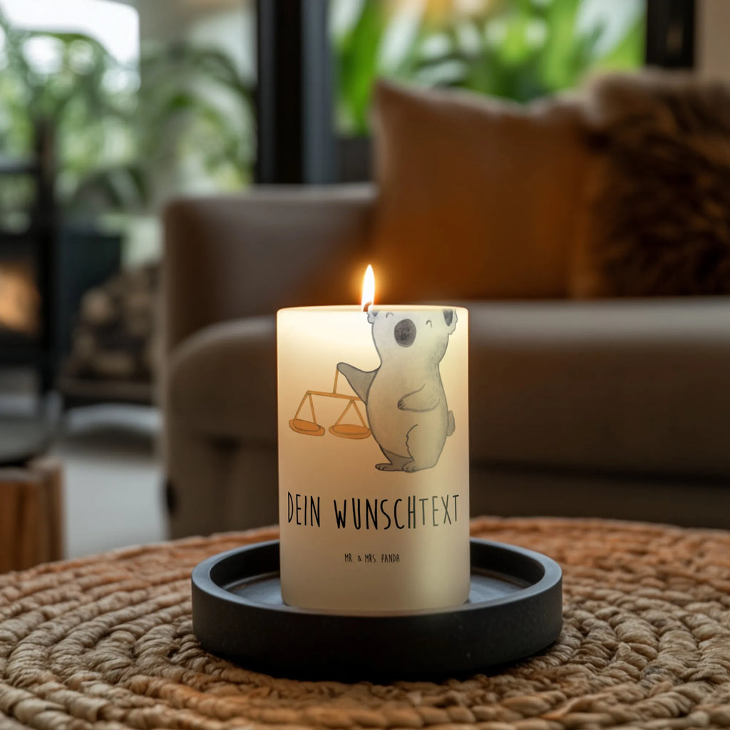 Personalised candle Scale Astrology Kerze Mit Namen, Laternenkerze Mit Namensdruck, Votivkerze Mit Wunschname, Sojawachskerze Mit Namensdruck, Glas-Kerze Mit Wunschname, Trauerkerze Mit Namen, Kerze Für Hochzeit Mit Namensgravur, Schwimmkerze Mit Namen, Gartenkerze Mit Namen, Kommunionkerze Mit Namen, Stumpenkerze Mit Namensgravur, Weihnachtskerze Mit Namensgravur, LED-Kerze Mit Wunschname, Handgemachte Kerze Mit Wunschname, Tafelkerze Mit Wunschname, Grabkerze Mit Namensgravur, Taufekerze Mit Namensgravur, Kerze Mit Prägung Und Wunschname, Andachtskerze Mit Namensgravur, Bio-Kerze Mit Wunschname, Streukerze Mit Namensdruck, Fair-Trade-Kerze Mit Namensgravur, Kerze Mit Spruch Und Namen, Kerze Für Geburtstag Mit Wunschname, Duftkerze Mit Namen, Adventskerze Mit Wunschname, Gastgeschenk Kerze Mit Namen, Stearinkerze Mit Gravur, Bienenwachskerze Mit Wunschname, Metall-Kerze Mit Namensgravur, Outdoor-Kerze Mit Namensgravur, Handgegossene Kerze Mit Namen, Teelicht Mit Namensdruck, Personalisierte Kerze, Kerzen-Set Mit Namensgravur, Tischkerze Mit Namensdruck, Firmungskerze Mit Wunschname, Stabkerze Mit Gravur, Blockkerze Mit Namensdruck, Gedenkkerze Mit Namen, Osterkerze Mit Namen, Holz-Kerze Mit Namen, Sternzeichen, Tierkreiszeichen, Horoskop, Astrologie, Aszendent, Geschenk, Waage, Geburtstagsgeschenk, Geschenk Zum Geburtstag