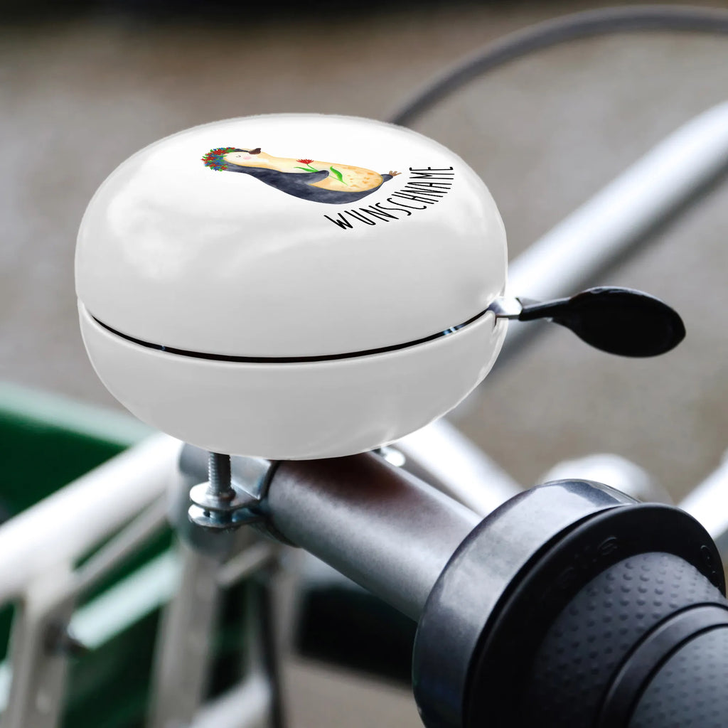 Personalisierte Fahrradklingel Pinguin Blumenkranz Fahrradklingel Für Citybike Mit Namen, Lustige Fahrradklingel Mit Wunschtext, Fahrradklingel Geschenk Personalisiert, Fahrradklingel Mit Spruch Und Name, Fahrradklingel Mit Text, Fahrradklingel Für Herren Mit Gravur, Fahrradklingel Selbst Gestalten, Fahrradklingel Für Kinder Mit Namen, Fahrradklingel Für Roller Mit Wunschtext, Bunte Fahrradklingel Personalisiert, Runde Fahrradklingel Mit Wunschtext, Fahrradklingel Individuell Gestalten, Fahrradklingel Mit Liebevoller Botschaft, Fahrradklingel Für Mädchen Mit Namen, Fahrradklingel Mit Wunschtext, Personalisierte Fahrradklingel, Fahrradklingel Mit Namen, Fahrradklingel Personalisiert Mit Namen, Fahrradklingel Für Jungen Mit Wunschtext, Fahrradklingel Mit Eigener Botschaft, Fahrradklingel Für Damen Personalisiert, Fahrradklingel Einfach Montierbar Mit Wunschtext, Fahrradklingel Mit Personalisierung, Klassische Fahrradklingel Mit Namen, Fahrradklingel Mit Initialen, Fahrradklingel Modern Mit Gravur, Fahrradklingel Für E-Bike Mit Gravur, Fahrradklingel Mit Gravur, Fahrradklingel Mit Wunschdesign, Fahrradglocke Mit Gravur, Pinguin, Geschenkidee, Liebeskummer, Wünsche, Ziele, Blumenkranz, Lebensziele, Lebenslust, Motivation, Pinguine, Universum, Leben