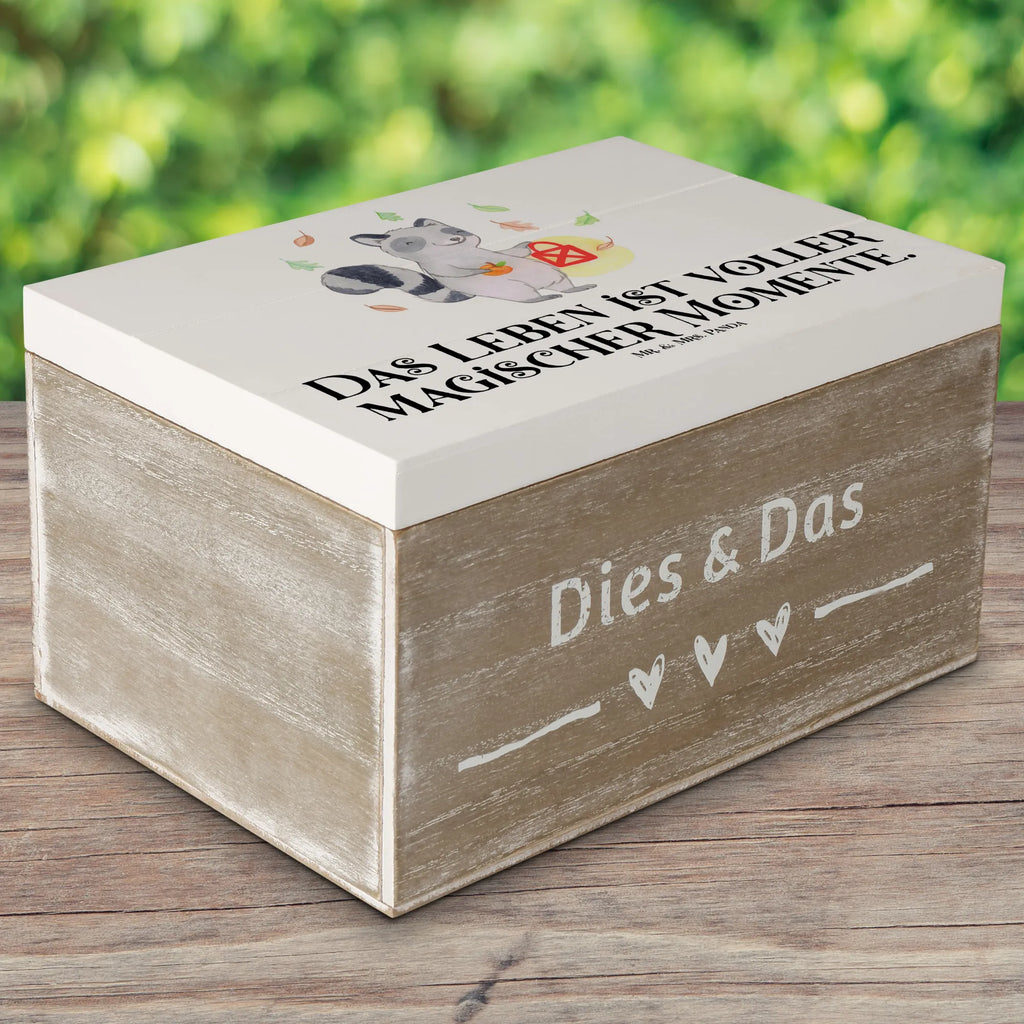 Holzkiste Waschbär Laterne aufbewahrungskisten, Aufbewahrungsbox Holz, aufbewahrungstruhe, Holzbox, Holzkisten, Schatulle, Holzbox mit Deckel, truhe holz, holzschachtel, Holzkiste, Aufbewahrungsbox aus Holz, Holzkiste mit Deckel, Holzboxen, aufbewahrungsboxen, Aufbewahrungskiste, Box aus Holz, aufbewahrungskiste mit deckel, holzschatulle, holztruhen, Aufbewahrungsbox, Holztruhe, Holz Aufbewahrungsbox, box holz, holzkästchen, kiste holz, Deko, Geschenke, Martinssingen, Dekoration, Schenken, Halloween, Trick Or Treat, Süßes Sonst Gibt's Saures, Laterne, Halloween Deko, Waschbär, Herbst