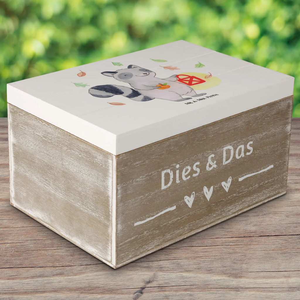 Holzkiste Waschbär Laterne aufbewahrungskisten, Aufbewahrungsbox Holz, aufbewahrungstruhe, Holzbox, Holzkisten, Schatulle, Holzbox mit Deckel, truhe holz, holzschachtel, Holzkiste, Aufbewahrungsbox aus Holz, Holzkiste mit Deckel, Holzboxen, aufbewahrungsboxen, Aufbewahrungskiste, Box aus Holz, aufbewahrungskiste mit deckel, holzschatulle, holztruhen, Aufbewahrungsbox, Holztruhe, Holz Aufbewahrungsbox, box holz, holzkästchen, kiste holz, Deko, Geschenke, Martinssingen, Dekoration, Schenken, Halloween, Trick Or Treat, Süßes Sonst Gibt's Saures, Laterne, Halloween Deko, Waschbär, Herbst