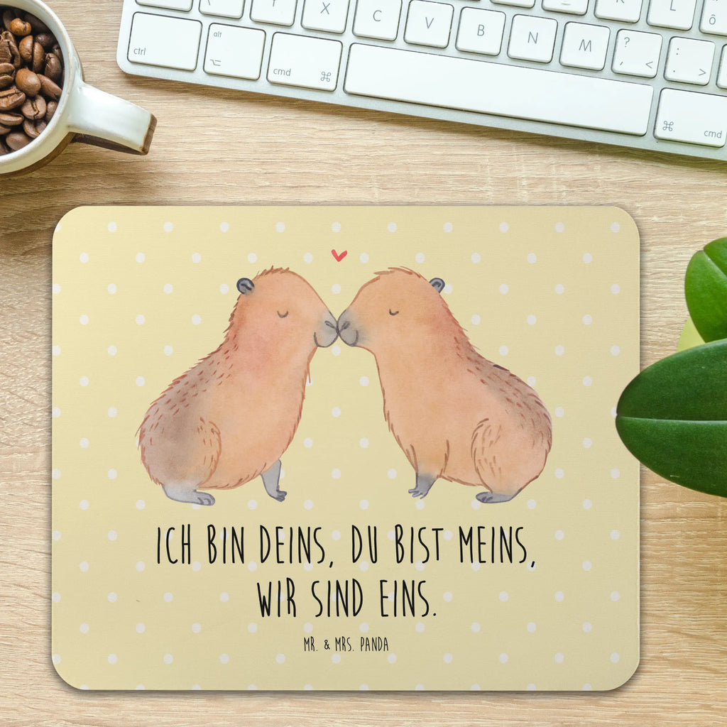 Mouse mat Capybara love Einzigartiges Mauspad, Mausunterlage, Arbeitszimmer, PC Zubehör, Mauspad, Büroausstattung, Computer zubehör, Mauspad Büro, Designer Mauspad, Mousepad, Tiermotive, Gute Laune, lustige Sprüche, Tiere, Tierliebe, Liebesspruch, Capybara, Herzlich, Ehejubiläum, Beziehung, Geschenkidee, verliebt, Valentinstag, Verschmolzen, Romantisches Geschenk, Jahrestag, Ich bin deins, Partnertiere, Handgezeichnet, Kuschel Capybaras, Paar, Liebesbeweis, Du bist meins, Liebe