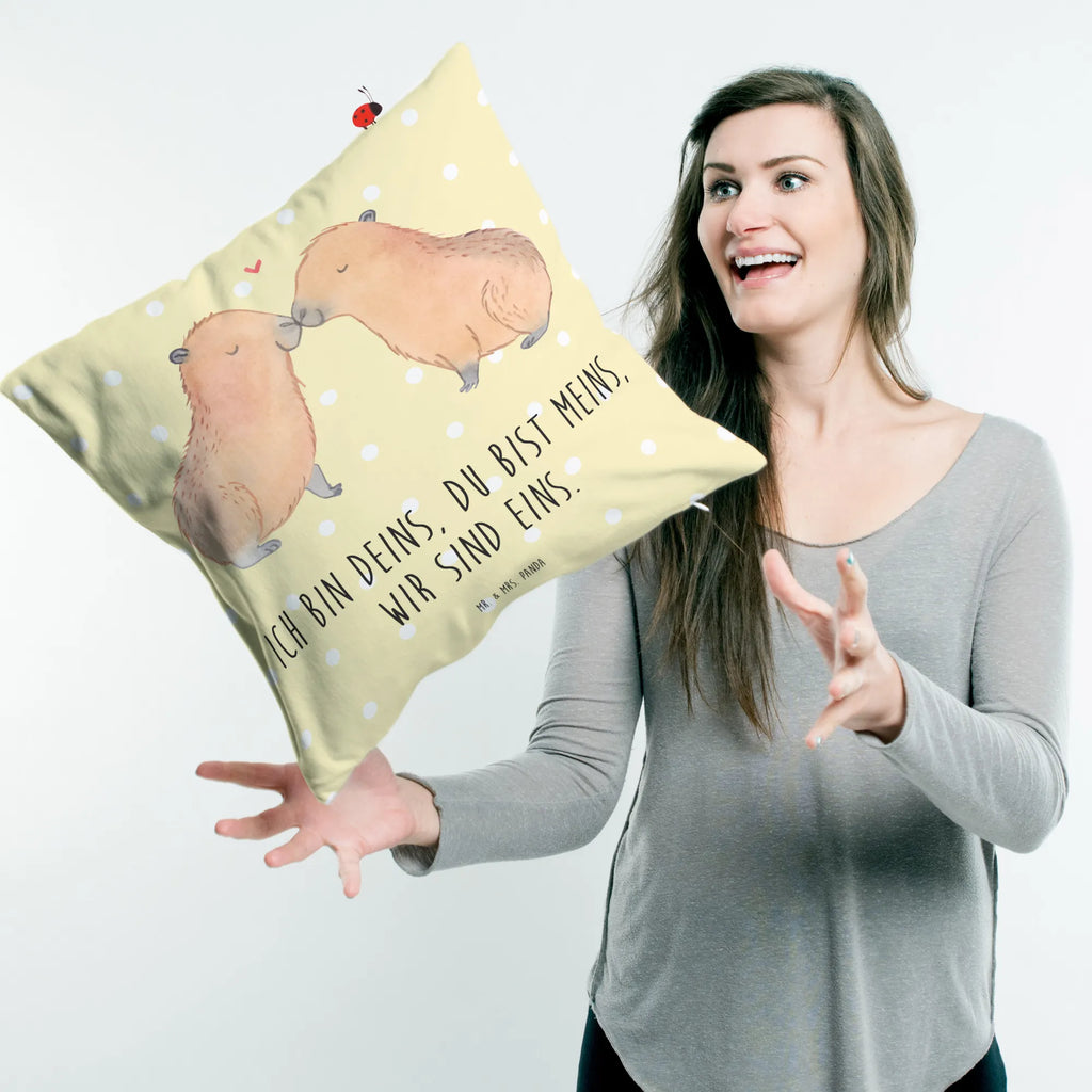 Cushion Capybara love sofa kissen, microfaser dekokissen, Kissen, Dekokissen, Sofakissen, kissen für sofa, kissen für couch, Kopfkissen, Polsterkissen, zier kissen, couchkissen 40x40, Mikrofaser Kissen, Kuschelkissen, 40x40 kissen, Motivkissen, microfaser sofakissen, Dekokissen Sofa, Dekokissen 40x40, kuschelkissen 40x40, wurfkissen, kissen mikrofaser, kissen 40 x 40, deko kissen, wohnzimmer kissen, microfaser kopfkissen, Couchkissen, couch kissen, Sofakissen 40x40, kuschel kissen, zierkissen 40x40, microfaser zierkissen, Kissen 40x40, 40 X 40 Kissen, Zierkissen, Kopfkissen 40x40, Lustige Sprüche, Tiere, Tiermotive, Gute Laune, Valentinstag, Handgezeichnet, Beziehung, Geschenkidee, Partnertiere, Verliebt, Tierliebe, Du Bist Meins, Ich Bin Deins, Ehejubiläum, Liebesbeweis, Kuschel Capybaras, Herzlich, Liebesspruch, Liebe, Verschmolzen, Paar, Jahrestag, Capybara, Romantisches Geschenk