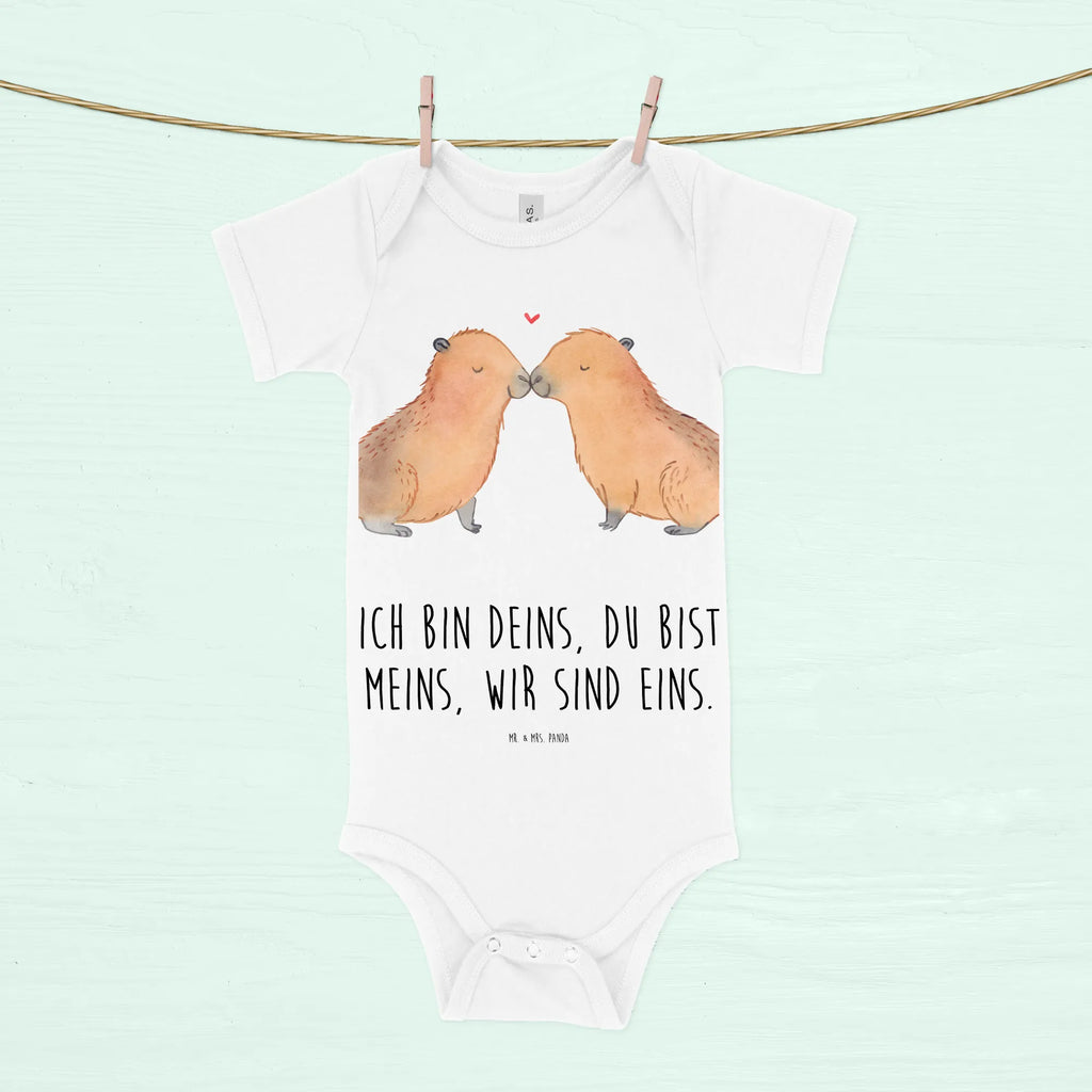 Babygro Capybara love Kurzarm-Strampler, Baby-Romper, Baby-Strampler, Wickelbody, Strampler, Baby Erstausstattung, Baby-Body, Babykleidung, Babystrampler, Baby-Overall, Baby-Kleidung, Tiermotive, Gute Laune, lustige Sprüche, Tiere, verliebt, Jahrestag, Verschmolzen, Partnertiere, Du bist meins, Liebesbeweis, Valentinstag, Kuschel Capybaras, Capybara, Tierliebe, Herzlich, Handgezeichnet, Liebesspruch, Romantisches Geschenk, Geschenkidee, Beziehung, Liebe, Paar, Ehejubiläum, Ich bin deins