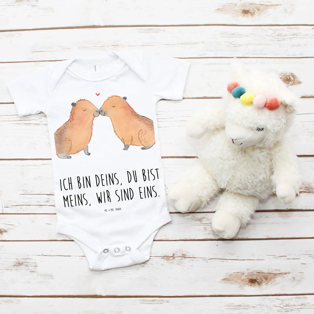 Babygro Capybara love Kurzarm-Strampler, Baby-Romper, Baby-Strampler, Wickelbody, Strampler, Baby Erstausstattung, Baby-Body, Babykleidung, Babystrampler, Baby-Overall, Baby-Kleidung, Tiermotive, Gute Laune, lustige Sprüche, Tiere, verliebt, Jahrestag, Verschmolzen, Partnertiere, Du bist meins, Liebesbeweis, Valentinstag, Kuschel Capybaras, Capybara, Tierliebe, Herzlich, Handgezeichnet, Liebesspruch, Romantisches Geschenk, Geschenkidee, Beziehung, Liebe, Paar, Ehejubiläum, Ich bin deins