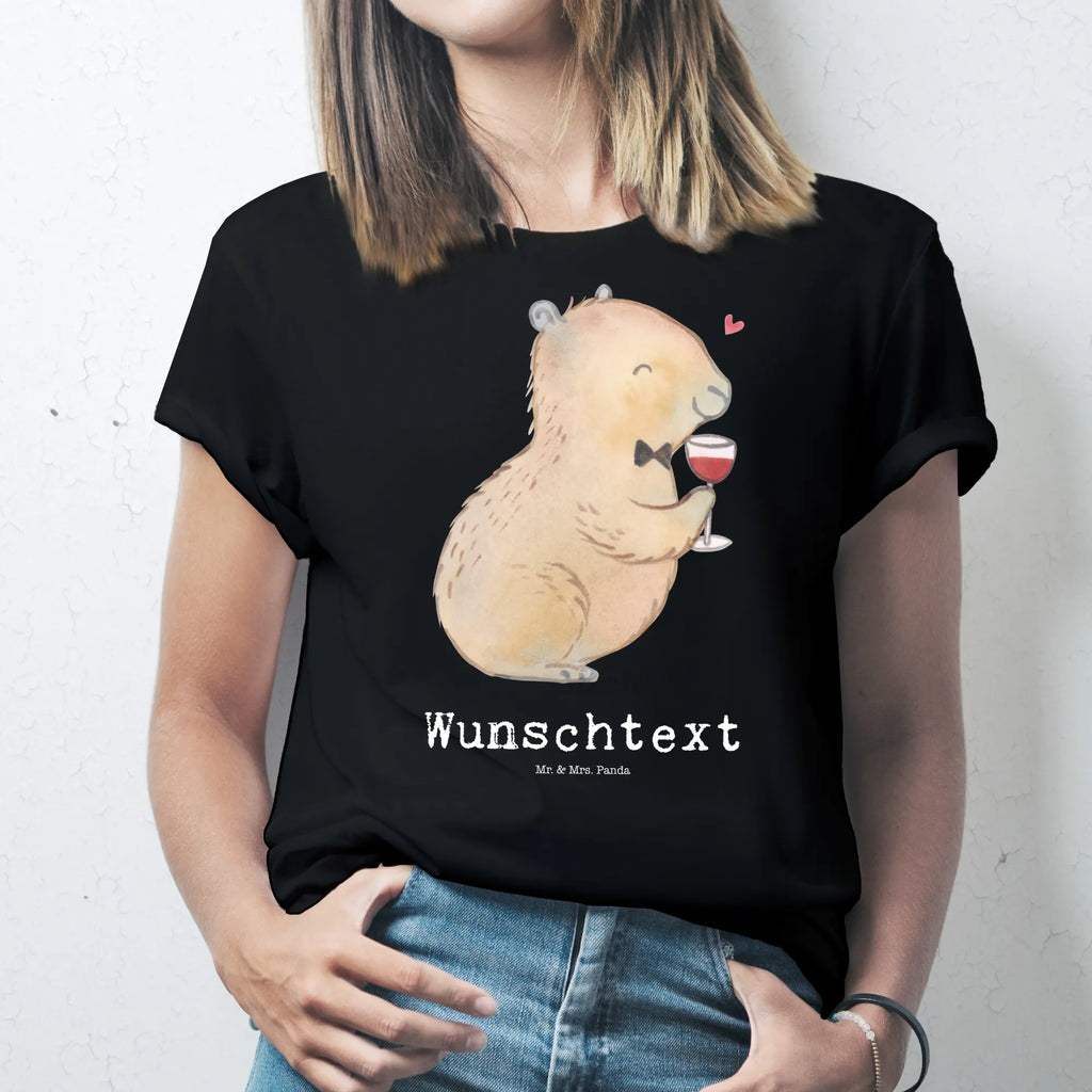 Personalised T-Shirt Capybara wine T-Shirt mit Namen, T-Shirt Personalisiert, T-Shirt mit Aufruck, Männer, Frauen, Gute Laune, lustige Sprüche, Tiere, Tiermotive, Weintrinkendes Nagetier, Capybara Kunstwerk, Liebe zum Wein Spruch, Weinliebhaber Geschenk, Panda Handzeichnung, Heiterer Capybara, Adrette Tiere, Capybara Zeichnung, Handgezeichnetes Capybara, Capybara Weinflasche, Geschenk für Weinkenner, Stilvolles Capybara, Wein Spaßbild