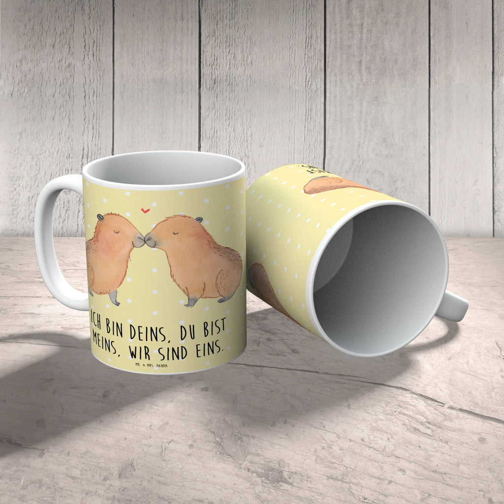 Mug Capybara love Tasse, Tasse mit Zitaten, Teetasse, Geschenktasse, Kaffeetasse, Keramiktasse, Bürotasse, Tasse mit Motiven, Porzellantasse, Tiermotive, Gute Laune, lustige Sprüche, Tiere, Tierliebe, Liebe, Paar, Liebesspruch, Valentinstag, Geschenkidee, Handgezeichnet, Liebesbeweis, Partnertiere, Capybara, Jahrestag, verliebt, Romantisches Geschenk, Herzlich, Du bist meins, Kuschel Capybaras, Ehejubiläum, Ich bin deins, Beziehung, Verschmolzen