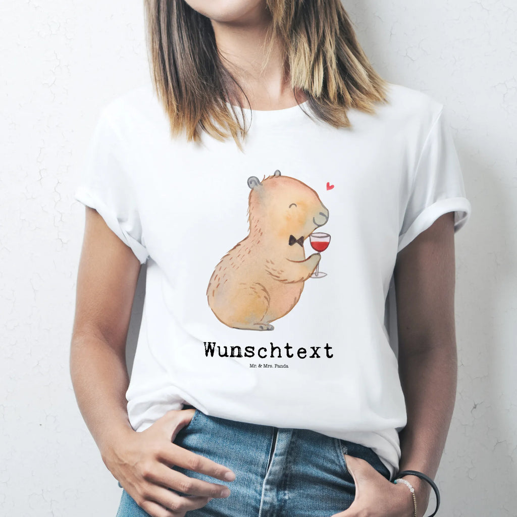 Personalised T-Shirt Capybara wine T-Shirt mit Namen, T-Shirt Personalisiert, T-Shirt mit Aufruck, Männer, Frauen, Gute Laune, lustige Sprüche, Tiere, Tiermotive, Weintrinkendes Nagetier, Capybara Kunstwerk, Liebe zum Wein Spruch, Weinliebhaber Geschenk, Panda Handzeichnung, Heiterer Capybara, Adrette Tiere, Capybara Zeichnung, Handgezeichnetes Capybara, Capybara Weinflasche, Geschenk für Weinkenner, Stilvolles Capybara, Wein Spaßbild