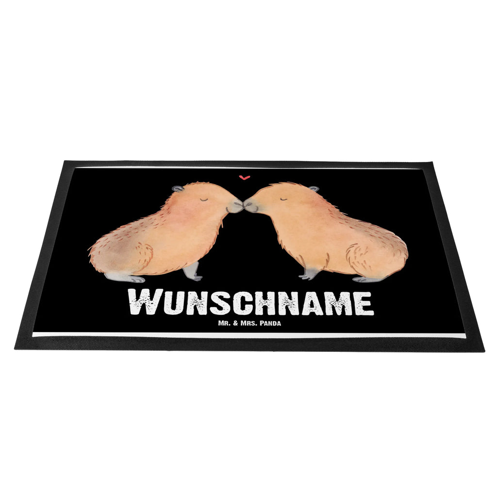Personalisierte Fußmatte Capybara Liebe Türvorleger mit Namen, Haustürmatte Personalisiert, Wunschnamen, Namensfussmatte, Türvorleger Personalisiert, Fußmatte Bedrucken, Personalisierte Fußmatte, Fußmatte mit Namen, Personalisiert, Personalisierung, Bedrucken, Gute Laune, Tiermotive, Tiere, Lustige Sprüche, Geschenkidee, Ich Bin Deins, Romantisches Geschenk, Liebesspruch, Liebesbeweis, Handgezeichnet, Ehejubiläum, Tierliebe, Verschmolzen, Kuschel Capybaras, Valentinstag, Beziehung, Liebe, Paar, Capybara, Herzlich, Jahrestag, Verliebt, Du Bist Meins, Partnertiere