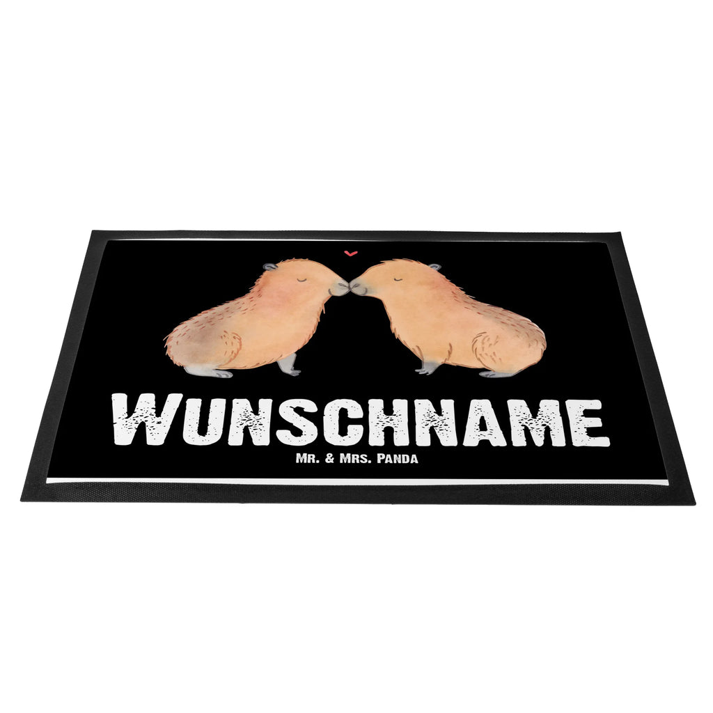 Personalisierte Fußmatte Capybara Liebe Türvorleger mit Namen, Haustürmatte Personalisiert, Wunschnamen, Namensfussmatte, Türvorleger Personalisiert, Fußmatte Bedrucken, Personalisierte Fußmatte, Fußmatte mit Namen, Personalisiert, Personalisierung, Bedrucken, Gute Laune, Tiermotive, Tiere, Lustige Sprüche, Geschenkidee, Ich Bin Deins, Romantisches Geschenk, Liebesspruch, Liebesbeweis, Handgezeichnet, Ehejubiläum, Tierliebe, Verschmolzen, Kuschel Capybaras, Valentinstag, Beziehung, Liebe, Paar, Capybara, Herzlich, Jahrestag, Verliebt, Du Bist Meins, Partnertiere