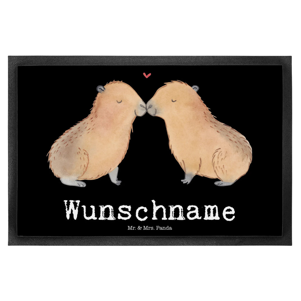 Personalisierte Fußmatte Capybara Liebe Türvorleger mit Namen, Haustürmatte Personalisiert, Wunschnamen, Namensfussmatte, Türvorleger Personalisiert, Fußmatte Bedrucken, Personalisierte Fußmatte, Fußmatte mit Namen, Personalisiert, Personalisierung, Bedrucken, Gute Laune, Tiermotive, Tiere, Lustige Sprüche, Geschenkidee, Ich Bin Deins, Romantisches Geschenk, Liebesspruch, Liebesbeweis, Handgezeichnet, Ehejubiläum, Tierliebe, Verschmolzen, Kuschel Capybaras, Valentinstag, Beziehung, Liebe, Paar, Capybara, Herzlich, Jahrestag, Verliebt, Du Bist Meins, Partnertiere