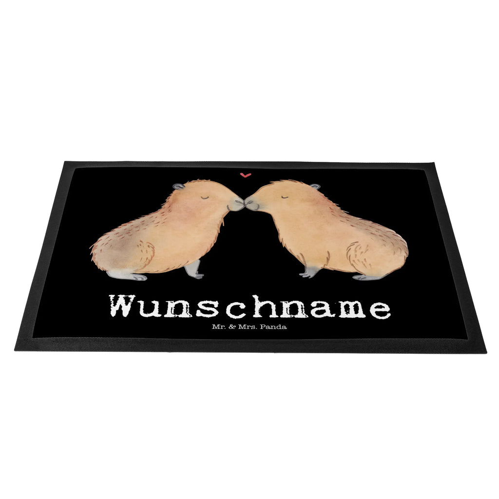 Personalisierte Fußmatte Capybara Liebe Türvorleger mit Namen, Haustürmatte Personalisiert, Wunschnamen, Namensfussmatte, Türvorleger Personalisiert, Fußmatte Bedrucken, Personalisierte Fußmatte, Fußmatte mit Namen, Personalisiert, Personalisierung, Bedrucken, Gute Laune, Tiermotive, Tiere, Lustige Sprüche, Geschenkidee, Ich Bin Deins, Romantisches Geschenk, Liebesspruch, Liebesbeweis, Handgezeichnet, Ehejubiläum, Tierliebe, Verschmolzen, Kuschel Capybaras, Valentinstag, Beziehung, Liebe, Paar, Capybara, Herzlich, Jahrestag, Verliebt, Du Bist Meins, Partnertiere