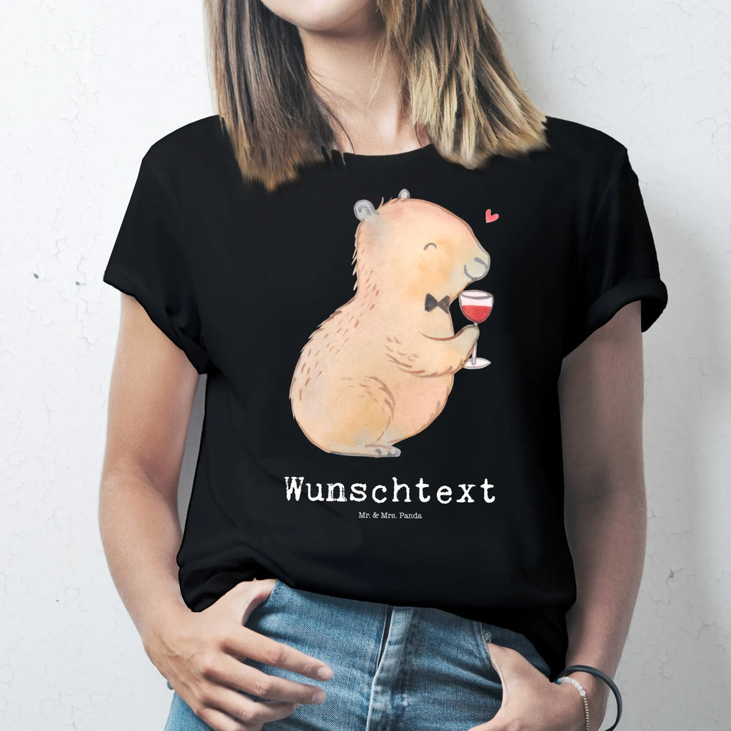 Personalised T-Shirt Capybara wine T-Shirt mit Namen, T-Shirt Personalisiert, T-Shirt mit Aufruck, Männer, Frauen, Gute Laune, lustige Sprüche, Tiere, Tiermotive, Weintrinkendes Nagetier, Capybara Kunstwerk, Liebe zum Wein Spruch, Weinliebhaber Geschenk, Panda Handzeichnung, Heiterer Capybara, Adrette Tiere, Capybara Zeichnung, Handgezeichnetes Capybara, Capybara Weinflasche, Geschenk für Weinkenner, Stilvolles Capybara, Wein Spaßbild