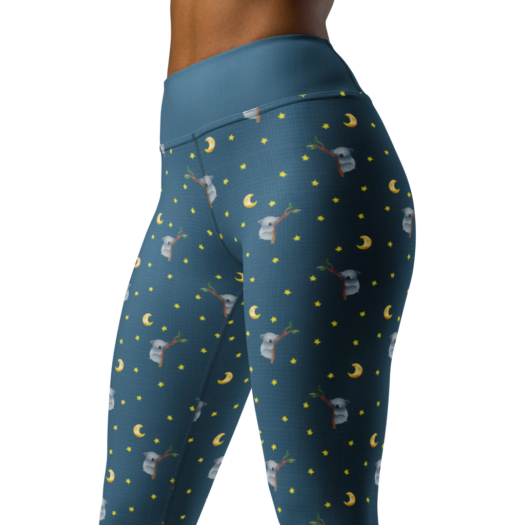 Yogahose Koalabär Muster Yogahose Mit Kompression, Yogatights, Yogahose Weich, Yoga­leggings, Thermo Yogaleggings, Yogahose Schnell Trocknend, Seamless Yogaleggings, Yogahose Aus Recycling-Material, Yoga­pants, Yogahose Robust, Yogahose Für Herren, Yogahose Print, Bootcut Yogahose, Fitness­leggings, 7/8 Yogahose, Yogahose Bio-Baumwolle, Yogahose Atmungsaktiv, Yogahose Für Damen, Yogaleggings, Yogahose Unisex, Stretch­leggings, Yogahose Uni, Yogahose Für Winter, Yogahose Dehnbar, High-Waist Yogaleggings, Yogahose, Yogahose KomfortFit, Tummy-Control Leggings, Jogger-Yogahose, Yogahose Für Sommer, Sportleggings, Yogahose Mit Muster, Flared Yogahose, Yogahose Mit Hohem Bund, Yogahose Mit Tasche, Capri Yogaleggings, Tiermotive, Gute Laune, lustige Sprüche, Tiere, Traumland, träumen, Koala, Schlafzimmer, Koalabär, Bär, schlafen, Traum