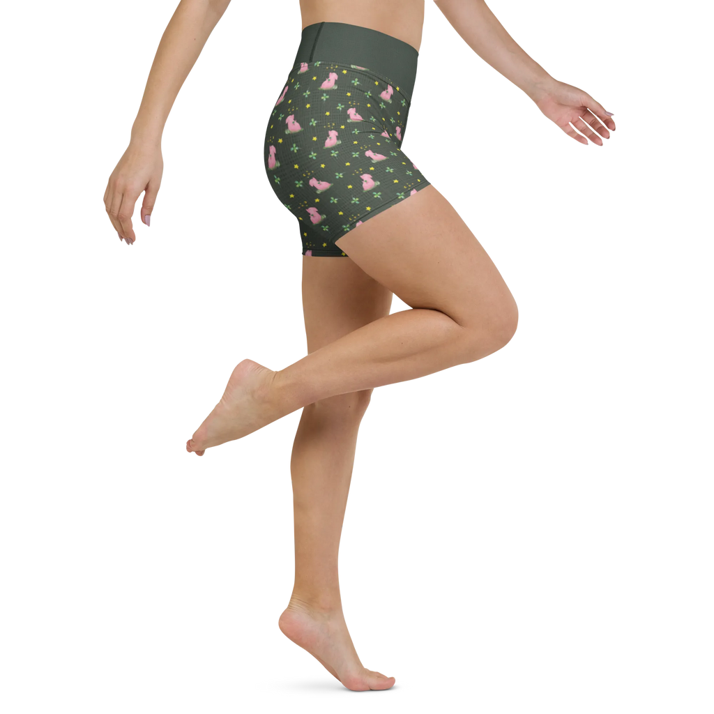 Yoga Shorts Schwein Glück Muster Sportshorts Damen, Sporthose, Sportbekleidung, Yoga Shorts, Yoga Shorts Damen, Yogabekleidung, Sportshorts, Fitnesshose, Yogashorts, Tiermotive, Gute Laune, lustige Sprüche, Tiere, Ziele, Schweinchen, Glücksbringer, Glücksschwein. Glück, Träume, Motivation, Sterne, Sernchen, Schwein