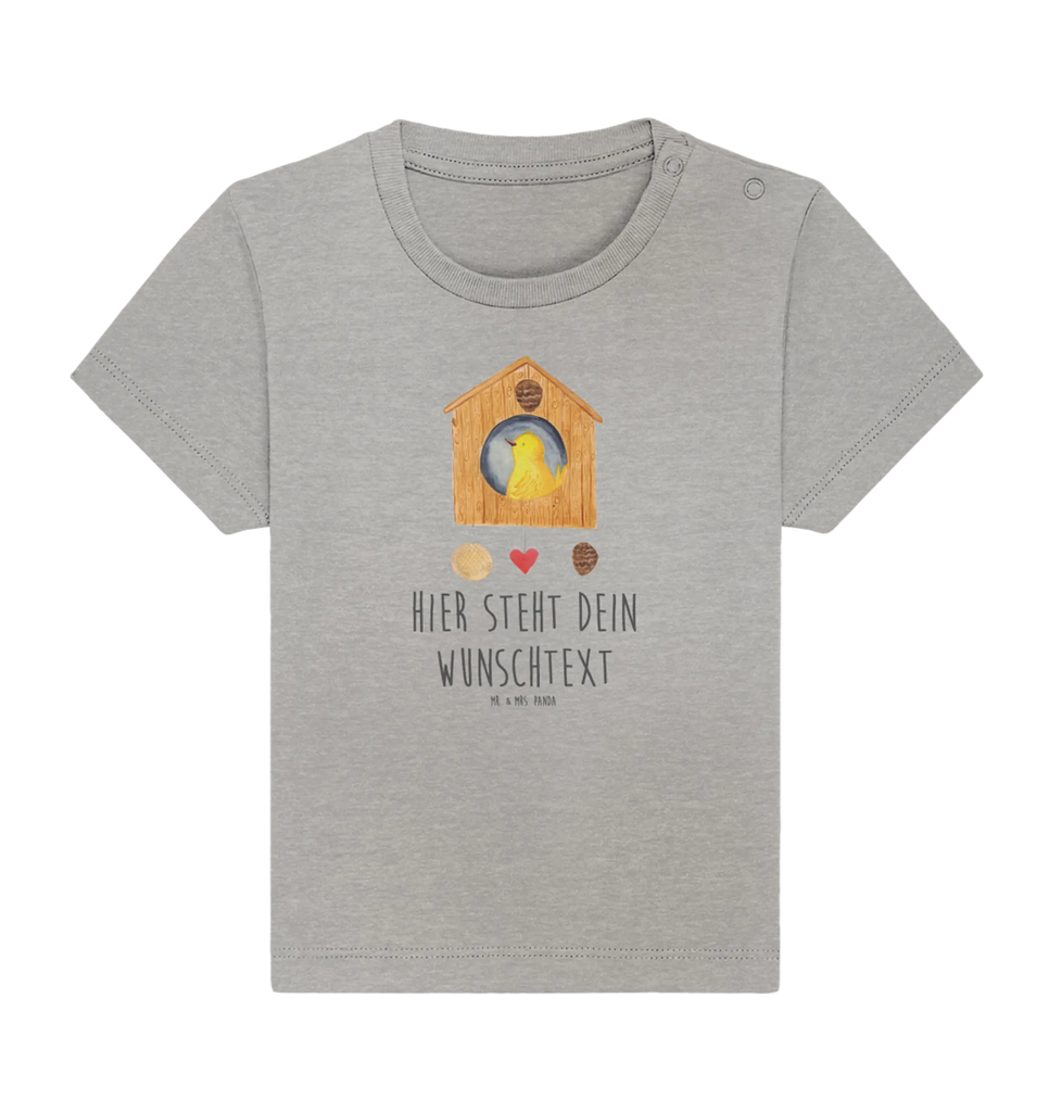 Spersonalizowana koszulka dla niemowląt ptak Dom Baby T-Shirt Mit Wunschnamen, Lustiges Baby Shirt Mit Namen, Baby Shirt Gestreift Mit Namen, Baby Shirt Junge Mit Namen, Baby Pullover Mit Namensgravur, Baby Shirt Geschenk Mit Namen, Baby Oberteil Mit Namensdruck, Klassisches Baby Shirt Mit Wunschname, Baby Shirt Weiß Mit Namen, Baby Baumwollshirt Mit Wunschnamen, Baby Shirt Erstausstattung Mit Namen, Baby Shirt Unisex Mit Namen, Baby Top Mit Namen, Baby Shirt Mädchen Mit Wunschname, Baby Shirt Neutral Mit Namensdruck, Baby Shirt Bunt Mit Wunschnamen, Baby Langarmshirt Mit Wunschnamen, Baby Sweatshirt Mit Namen, Baby Kurzarmshirt Mit Namen, Baby Shirt Mit Namen, Baby Jerseyshirt Mit Namen, Baby Hemd Mit Wunschname, Baby Shirt Mit Motiv Und Wunschname, Baby Shirt Zur Geburt Mit Wunschname, Baby Shirt Alltag Mit Namensdruck, Baby Shirt Grau Mit Wunschname, Personalisierter Baby-Shirt, Modernes Baby Shirt Mit Namen, Baby Bio Shirt Mit Namen, Baby Shirt Mit Aufdruck Und Namen, Baby Shirt Pastell Mit Namen, Süßes Baby Shirt Mit Wunschnamen, Tiermotive, Gute Laune, lustige Sprüche, Tiere, Vogelhaus, Lieblingsort, Eigenheim, Vögel, Haus, Zuhause, Vogelhäuschen, Nest, Vogel, Castle, Home sweet home, Wohnung, Familie, unser Haus