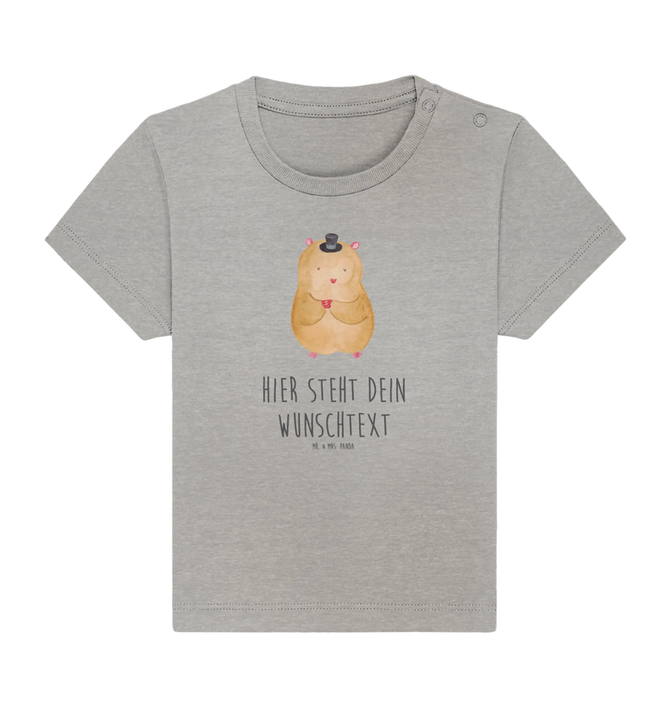 Spersonalizowana koszulka dla niemowląt Chomik kapelusz Baby Shirt Neutral Mit Namensdruck, Baby Oberteil Mit Namensdruck, Baby Shirt Erstausstattung Mit Namen, Modernes Baby Shirt Mit Namen, Baby Shirt Bunt Mit Wunschnamen, Baby T-Shirt Mit Wunschnamen, Baby Shirt Mädchen Mit Wunschname, Baby Jerseyshirt Mit Namen, Baby Shirt Mit Aufdruck Und Namen, Süßes Baby Shirt Mit Wunschnamen, Baby Shirt Mit Motiv Und Wunschname, Baby Shirt Weiß Mit Namen, Baby Baumwollshirt Mit Wunschnamen, Klassisches Baby Shirt Mit Wunschname, Lustiges Baby Shirt Mit Namen, Baby Shirt Zur Geburt Mit Wunschname, Baby Shirt Pastell Mit Namen, Baby Shirt Geschenk Mit Namen, Baby Hemd Mit Wunschname, Baby Langarmshirt Mit Wunschnamen, Baby Shirt Alltag Mit Namensdruck, Baby Shirt Unisex Mit Namen, Baby Shirt Mit Namen, Baby Pullover Mit Namensgravur, Baby Shirt Junge Mit Namen, Baby Shirt Gestreift Mit Namen, Baby Bio Shirt Mit Namen, Personalisierter Baby-Shirt, Baby Sweatshirt Mit Namen, Baby Shirt Grau Mit Wunschname, Baby Top Mit Namen, Baby Kurzarmshirt Mit Namen, Tiermotive, Lustige Sprüche, Gute Laune, Tiere, Magier, Hamster, Zauberer, Hut, Zwerghamster, Zylinder