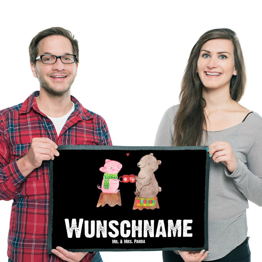 Personalized doormat Glowing Pig Bash Fußmatte bedrucken, Namensfussmatte, Haustürmatte personalisiert, Türvorleger mit Namen, Fußmatte mit Namen, Personalisieruung, Bedrucken, Personalisiert, Türvorleger personalisiert, Wunschnamen, Personalisierte Fußmatte, Winter, Weihnachten, Weihnachtsdeko, Nikolaus, Advent, Heiligabend, Wintermotiv, Alles Gute, Weihnachtszeit, Bär, Schwein, Prost