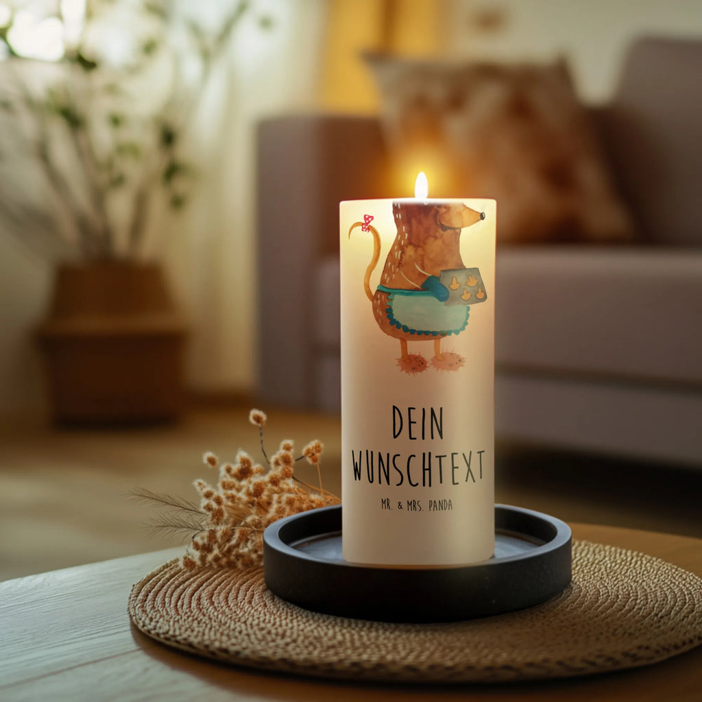 Personalised candle Mouse Cookies Holz-Kerze Mit Namen, Andachtskerze Mit Namensgravur, Kerze Für Hochzeit Mit Namensgravur, Handgemachte Kerze Mit Wunschname, Fair-Trade-Kerze Mit Namensgravur, Tischkerze Mit Namensdruck, Taufekerze Mit Namensgravur, Gastgeschenk Kerze Mit Namen, Stabkerze Mit Gravur, Osterkerze Mit Namen, Bio-Kerze Mit Wunschname, Outdoor-Kerze Mit Namensgravur, Gartenkerze Mit Namen, Stumpenkerze Mit Namensgravur, Adventskerze Mit Wunschname, Votivkerze Mit Wunschname, Streukerze Mit Namensdruck, Blockkerze Mit Namensdruck, Kerze Mit Prägung Und Wunschname, Gedenkkerze Mit Namen, Kerzen-Set Mit Namensgravur, Glas-Kerze Mit Wunschname, Firmungskerze Mit Wunschname, Laternenkerze Mit Namensdruck, Duftkerze Mit Namen, Kerze Mit Namen, Weihnachtskerze Mit Namensgravur, Kerze Mit Spruch Und Namen, Teelicht Mit Namensdruck, Kommunionkerze Mit Namen, Bienenwachskerze Mit Wunschname, Personalisierte Kerze, Handgegossene Kerze Mit Namen, Kerze Für Geburtstag Mit Wunschname, Tafelkerze Mit Wunschname, LED-Kerze Mit Wunschname, Grabkerze Mit Namensgravur, Trauerkerze Mit Namen, Metall-Kerze Mit Namensgravur, Schwimmkerze Mit Namen, Stearinkerze Mit Gravur, Sojawachskerze Mit Namensdruck, Weihnachten, Winter, Weihnachtsdeko, Nikolaus, Advent, Heiligabend, Wintermotiv, Maus, Plätzchen, Backen, Chaosqueen, Weihnachtsbäckerei, Weihnachtskekse, Kekse