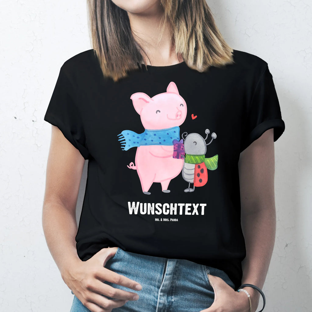 Rozmiar L Personalizowana koszulka Rozgrzana Świnka Smörle T-Shirt mit Aufruck, T-Shirt mit Namen, T-Shirt Personalisiert, Weihnachten, Winter, Weihnachtsdeko, Nikolaus, Advent, Heiligabend, Wintermotiv, Glühwein Liebhaber Geschenk, Marienkäfer in Winterkleidung, Handgezeichnetes Glühschwein, Herzliches Marienkäfer Motiv, Winterlicher Glühwein Spruch, Romantische Geschenkidee Glühwein, Glühwein Ist Köstlich Spruch, Kreatives Glühschwein Design, Süßer Marienkäfer Gibt Geschenk, Smörle Der Stolze Marienkäfer