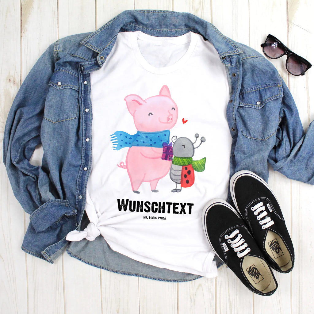 Rozmiar L Personalizowana koszulka Rozgrzana Świnka Smörle T-Shirt mit Aufruck, T-Shirt mit Namen, T-Shirt Personalisiert, Weihnachten, Winter, Weihnachtsdeko, Nikolaus, Advent, Heiligabend, Wintermotiv, Glühwein Liebhaber Geschenk, Marienkäfer in Winterkleidung, Handgezeichnetes Glühschwein, Herzliches Marienkäfer Motiv, Winterlicher Glühwein Spruch, Romantische Geschenkidee Glühwein, Glühwein Ist Köstlich Spruch, Kreatives Glühschwein Design, Süßer Marienkäfer Gibt Geschenk, Smörle Der Stolze Marienkäfer