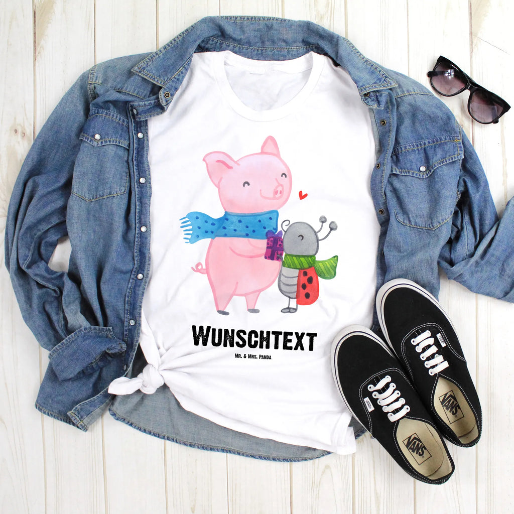 Rozmiar L Personalizowana koszulka Rozgrzana Świnka Smörle T-Shirt mit Aufruck, T-Shirt mit Namen, T-Shirt Personalisiert, Weihnachten, Winter, Weihnachtsdeko, Nikolaus, Advent, Heiligabend, Wintermotiv, Glühwein Liebhaber Geschenk, Marienkäfer in Winterkleidung, Handgezeichnetes Glühschwein, Herzliches Marienkäfer Motiv, Winterlicher Glühwein Spruch, Romantische Geschenkidee Glühwein, Glühwein Ist Köstlich Spruch, Kreatives Glühschwein Design, Süßer Marienkäfer Gibt Geschenk, Smörle Der Stolze Marienkäfer