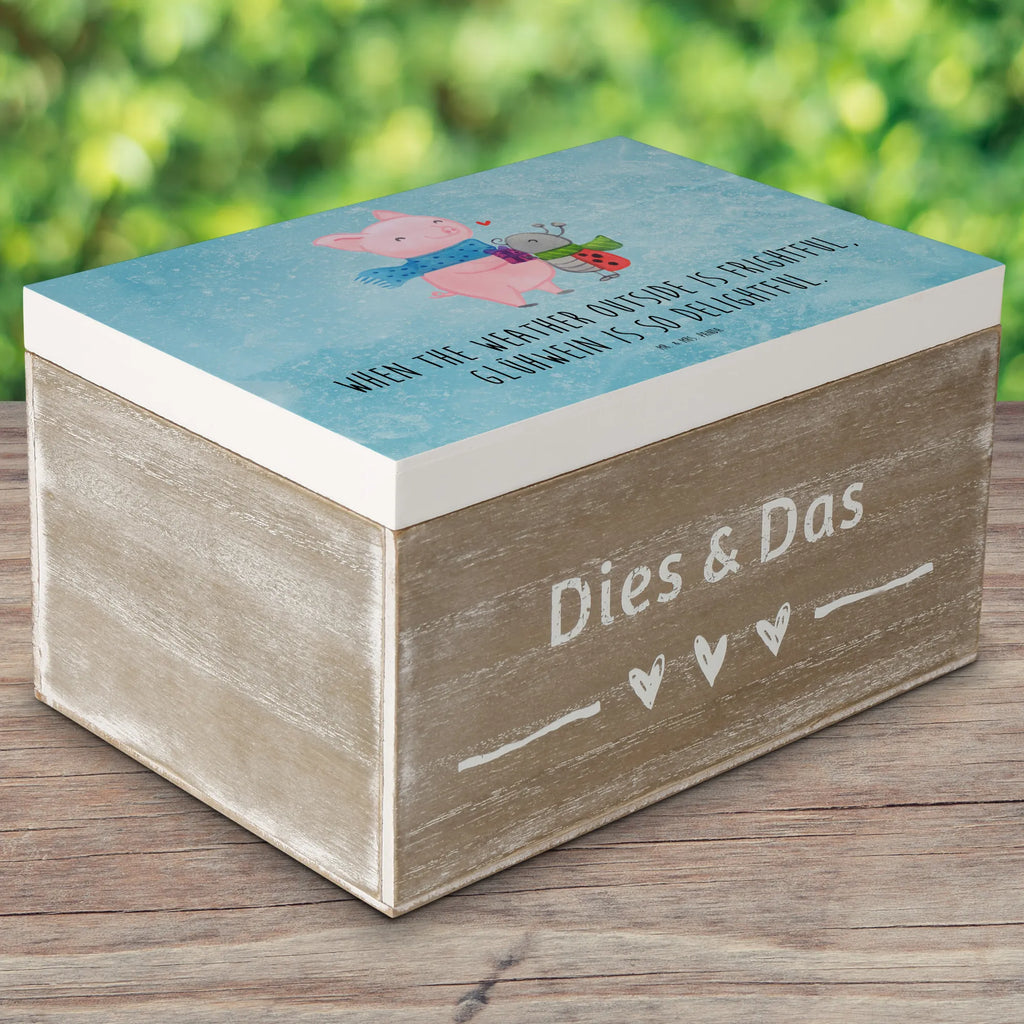 Holzkiste Glühschwein Smörle Holz Aufbewahrungsbox, Aufbewahrungskiste, Box aus Holz, Holztruhe, holztruhen, Aufbewahrungsbox aus Holz, Holzkiste mit Deckel, Holzkisten, aufbewahrungsboxen, Holzbox mit Deckel, aufbewahrungskisten, Schatulle, Holzboxen, holzkästchen, box holz, holzschatulle, kiste holz, Holzbox, holzschachtel, Aufbewahrungsbox Holz, aufbewahrungskiste mit deckel, truhe holz, Holzkiste, Aufbewahrungsbox, aufbewahrungstruhe, Weihnachtsdeko, Winter, Weihnachten, Advent, Heiligabend, Wintermotiv, Nikolaus, Romantische Geschenkidee Glühwein, Glühwein Ist Köstlich Spruch, Herzliches Marienkäfer Motiv, Süßer Marienkäfer Gibt Geschenk, Kreatives Glühschwein Design, Glühwein Liebhaber Geschenk, Winterlicher Glühwein Spruch, Smörle Der Stolze Marienkäfer, Handgezeichnetes Glühschwein, Marienkäfer in Winterkleidung