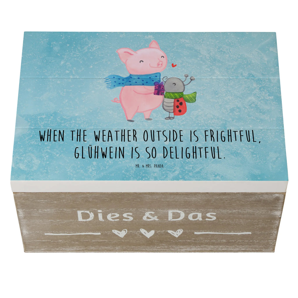 Holzkiste Glühschwein Smörle Holz Aufbewahrungsbox, Aufbewahrungskiste, Box aus Holz, Holztruhe, holztruhen, Aufbewahrungsbox aus Holz, Holzkiste mit Deckel, Holzkisten, aufbewahrungsboxen, Holzbox mit Deckel, aufbewahrungskisten, Schatulle, Holzboxen, holzkästchen, box holz, holzschatulle, kiste holz, Holzbox, holzschachtel, Aufbewahrungsbox Holz, aufbewahrungskiste mit deckel, truhe holz, Holzkiste, Aufbewahrungsbox, aufbewahrungstruhe, Weihnachtsdeko, Winter, Weihnachten, Advent, Heiligabend, Wintermotiv, Nikolaus, Romantische Geschenkidee Glühwein, Glühwein Ist Köstlich Spruch, Herzliches Marienkäfer Motiv, Süßer Marienkäfer Gibt Geschenk, Kreatives Glühschwein Design, Glühwein Liebhaber Geschenk, Winterlicher Glühwein Spruch, Smörle Der Stolze Marienkäfer, Handgezeichnetes Glühschwein, Marienkäfer in Winterkleidung