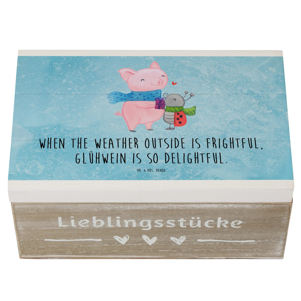 Holzkiste Glühschwein Smörle Holz Aufbewahrungsbox, Aufbewahrungskiste, Box aus Holz, Holztruhe, holztruhen, Aufbewahrungsbox aus Holz, Holzkiste mit Deckel, Holzkisten, aufbewahrungsboxen, Holzbox mit Deckel, aufbewahrungskisten, Schatulle, Holzboxen, holzkästchen, box holz, holzschatulle, kiste holz, Holzbox, holzschachtel, Aufbewahrungsbox Holz, aufbewahrungskiste mit deckel, truhe holz, Holzkiste, Aufbewahrungsbox, aufbewahrungstruhe, Weihnachtsdeko, Winter, Weihnachten, Advent, Heiligabend, Wintermotiv, Nikolaus, Romantische Geschenkidee Glühwein, Glühwein Ist Köstlich Spruch, Herzliches Marienkäfer Motiv, Süßer Marienkäfer Gibt Geschenk, Kreatives Glühschwein Design, Glühwein Liebhaber Geschenk, Winterlicher Glühwein Spruch, Smörle Der Stolze Marienkäfer, Handgezeichnetes Glühschwein, Marienkäfer in Winterkleidung