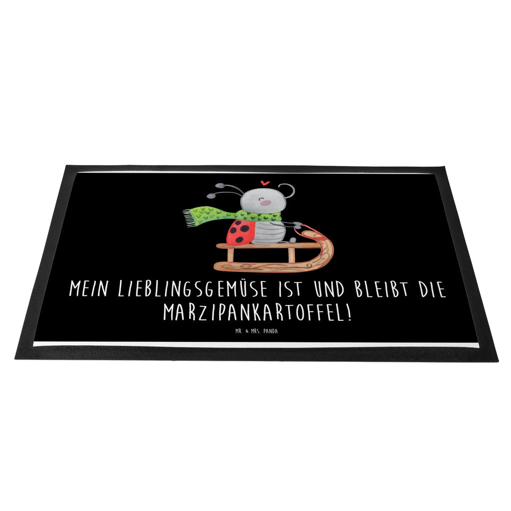 Fußmatte Smörle Rodeln fußmatte, sauberlaufmatten, Schmutzmatte, schmutzfangmatten, Schmutzfangteppich, Eingangsmatte, Haustürmatte, Eingangsteppich, außenmatte, Fußabstreifer, flurmatte, Schmutzfangmatte, Abtretmatte, hausmatte, Fußabtreter, matte haustür, Sauberlaufmatte, Schmutzfänger, Türvorleger, Schuhabstreifer, Fussmatte, Fußmatten, abstreifer, Türmatte, türmatten, Abtreter, Weihnachten, Winter, Weihnachtsdeko, Nikolaus, Advent, Heiligabend, Wintermotiv, Schlittenfahren, Marzipan, Smörle