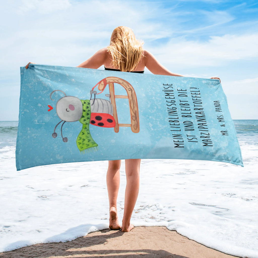 XL ręcznik kąpielowy Smörle jazda na sankach XL Handtuch Aus Bio Baumwolle, Handtuch XL Für Kinder, Strapazierfähiges XL Handtuch, Handtuch Für Erwachsene XL, XL Handtuch Bunt, XL Handtuch, Saugfähiges Großes Handtuch, Handtuch Für Dusche XL, Handtuch XL Geschenkidee, Handtuch Groß Für Sport, Handtuch XL Aus Baumwolle, Duschtuch XL, Nachhaltiges Handtuch XL, XL Handtuch Grau, Handtuch Für Wellness, Handtuch XL Für Männer, Handtuch XL Für Frauen, Handtuch XL Klassisch, Mikrofaser Handtuch XL, XL Handtuch Weiß, Handtuch Für Strand XL, XL Handtuch Mit Muster, Saunatuch XL, Pflegeleichtes Handtuch Groß, Flauschiges Handtuch XL, Waschbares Handtuch XL, Badehandtuch XL, Großes Handtuch Unifarben, Extra Großes Handtuch, Weiches XL Handtuch, Handtuch Für Sauna Groß, Badetuch Extra Groß, Design Handtuch XL, Großes Handtuch, Handtuch XL Modern, Handtuch Für Große Personen, Umweltfreundliches Handtuch Groß, Großes Handtuch Für Badezimmer, Handtuch Übergröße, Winter, Weihnachten, Weihnachtsdeko, Nikolaus, Advent, Heiligabend, Wintermotiv, Marzipan, Smörle, Schlittenfahren