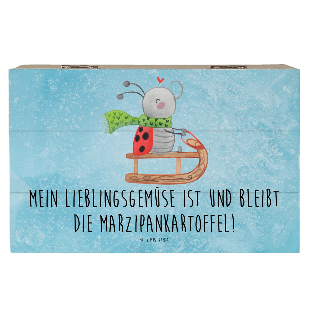 Holzkiste Smörle Rodeln Holz Aufbewahrungsbox, holzkästchen, Holzkisten, kiste holz, Schatulle, aufbewahrungstruhe, box holz, Aufbewahrungsbox aus Holz, aufbewahrungskisten, aufbewahrungskiste mit deckel, Box aus Holz, aufbewahrungsboxen, Aufbewahrungsbox, Holzkiste, Holzkiste mit Deckel, holztruhen, Holzbox mit Deckel, truhe holz, Aufbewahrungsbox Holz, holzschatulle, Holzbox, holzschachtel, Holztruhe, Holzboxen, Aufbewahrungskiste, Winter, Weihnachtsdeko, Nikolaus, Advent, Heiligabend, Wintermotiv, Weihnachten, Marzipan, Schlittenfahren, Smörle