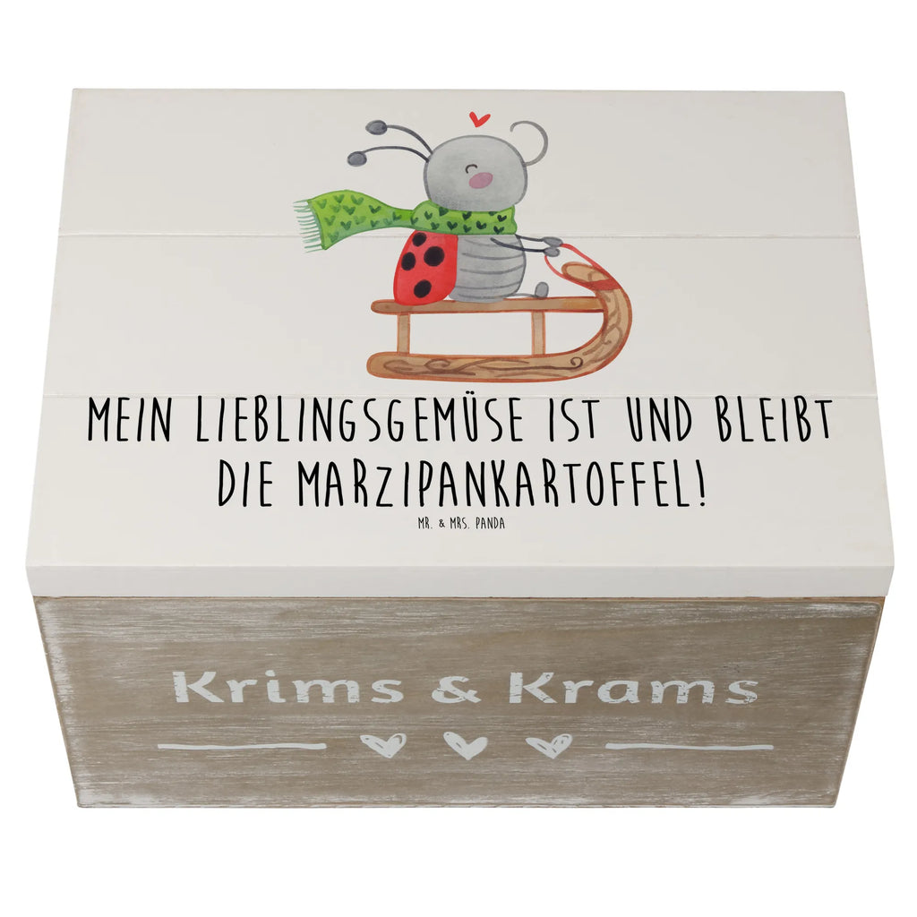 Holzkiste Smörle Rodeln Holz Aufbewahrungsbox, holzkästchen, Holzkisten, kiste holz, Schatulle, aufbewahrungstruhe, box holz, Aufbewahrungsbox aus Holz, aufbewahrungskisten, aufbewahrungskiste mit deckel, Box aus Holz, aufbewahrungsboxen, Aufbewahrungsbox, Holzkiste, Holzkiste mit Deckel, holztruhen, Holzbox mit Deckel, truhe holz, Aufbewahrungsbox Holz, holzschatulle, Holzbox, holzschachtel, Holztruhe, Holzboxen, Aufbewahrungskiste, Winter, Weihnachtsdeko, Nikolaus, Advent, Heiligabend, Wintermotiv, Weihnachten, Marzipan, Schlittenfahren, Smörle