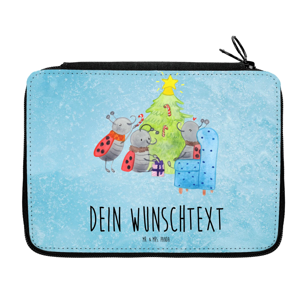 Personalisierte Federmappe Weihnachten Smörle Stifterolle mit Namen, Federtasche mit Namen, Personalisierte Stifterolle, Federmäppchen personalisiert, Federmäppchen mit Wunschname, Personalisierte Federmappe, Faulenzer personalisiert, Stiftemappe mit Namen, Stiftebox mit Namen, Schlampermäppchen personalisiert, Personalisiertes Schulmäppchen, Stifteetui personalisiert, Faulenzer mit Namen, Mäppchen personalisiert, Personalisiertes Mäppchen, Federmäppchen mit Namen, Schulmäppchen mit Namen, Etui mit Namen, Personalisierte Stiftebox, Schlampermäppchen mit Namen, Mäppchen mit Namen, Etui personalisiert, Personalisierte Federtasche, Federtasche personalisiert, Mäppchen mit Text, PersonalisierteS Federmäppchen, Federmappe mit Namen, Mäppchen mit Wunschname, Schulmäppchen personalisiert, Federmappe mit Wunschname, Federmappe personalisiert, Personalisiertes Schlampermäppchen, Personalisierte Stiftetasche, PersonalisierteS Stifte Etui, Weihnachten, Winter, Weihnachtsdeko, Nikolaus, Advent, Heiligabend, Wintermotiv, Weihnachtsbaum, Geschenk, Tannennadeln, Pfefferminzstange