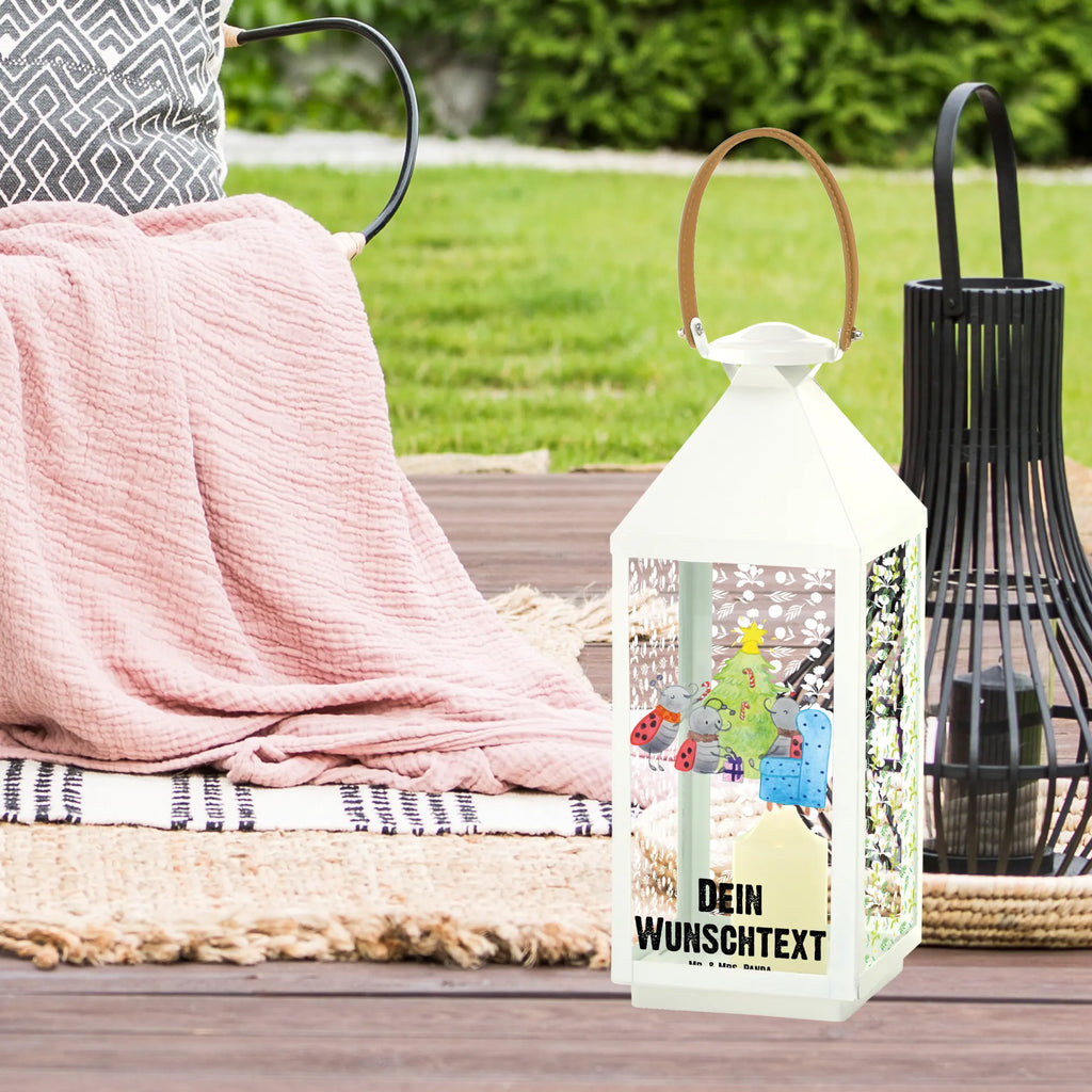 Personalized Decor Lantern Christmas Smörle Hängelaterne Mit Namensgravur, Dekolaterne Mit Wunschname, Tischlaterne Mit Wunschname, Terrasse-Laterne Mit Wunschnamen, Outdoor-Laterne Mit Wunschname, Landhausstil-Laterne Mit Namen, Hängelaterne Deko Mit Namen, XXL-Laterne Mit Wunschname, Weiße Laterne Mit Wunschname, Orientalische Laterne Mit Namensdruck, Kleine Laterne Mit Namensdruck, Glaslaterne Mit Wunschname, LED-Laterne Mit Namensgravur, Vintage-Laterne Personalisiert, Pastellfarbene Laterne Mit Namensdruck, Klassische Laterne Mit Namensgravur, Deko Laterne Mit Namen, Skandinavische Laterne Mit Namen, Motivlaterne Mit Namensgravur, Laternenwindlicht Mit Namen, Shabby-Chic-Laterne Mit Wunschname, Gartenlaterne Personalisiert, Laterne Mit Blumenmotiv Und Wunschname, Rustikale Laterne Mit Namensgravur, Moderne Laterne Mit Namen, Laternen-Set Personalisiert, Teelichthalter Laterne Mit Wunschname, Kerzenlaterne Mit Namensdruck, Laterne Mit Griff Und Wunschname, Laterne Mit Sternenmuster Und Namen, Beleuchtete Laterne Mit Namen, Stellbare Laterne Mit Namen, Lichterlaterne Mit Wunschname, Windlichtlaterne Mit Namensgravur, Innenraum-Laterne Mit Namen, Spiegelglas-Laterne Mit Namensdruck, Laterne Deko Mit Namen, Romantische Laterne Mit Wunschname, Holzlaterne Mit Namensdruck, Minimalistische Laterne Mit Namen, Metalllaterne Mit Namen, Lichterkettenlaterne Mit Namen, Personalisierte Deko Laterne, Wetterfeste Laterne Mit Wunschname, Maritim-Laterne Mit Wunschname, Winter, Weihnachten, Weihnachtsdeko, Nikolaus, Advent, Heiligabend, Wintermotiv, Geschenk, Weihnachtsbaum, Tannennadeln, Pfefferminzstange